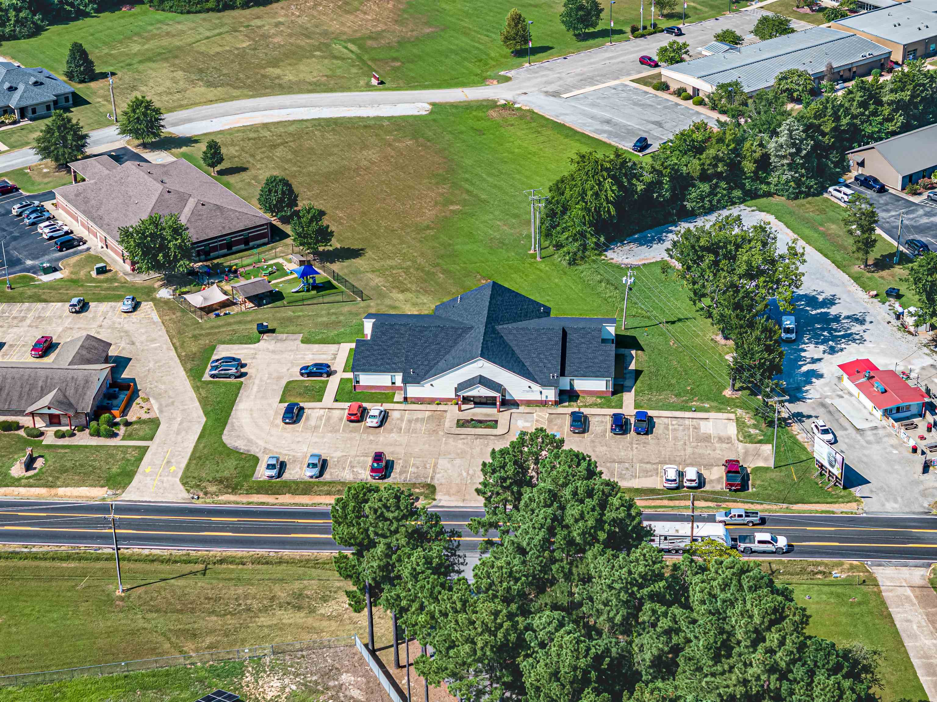 1821 E Main  Mountain View, AR
