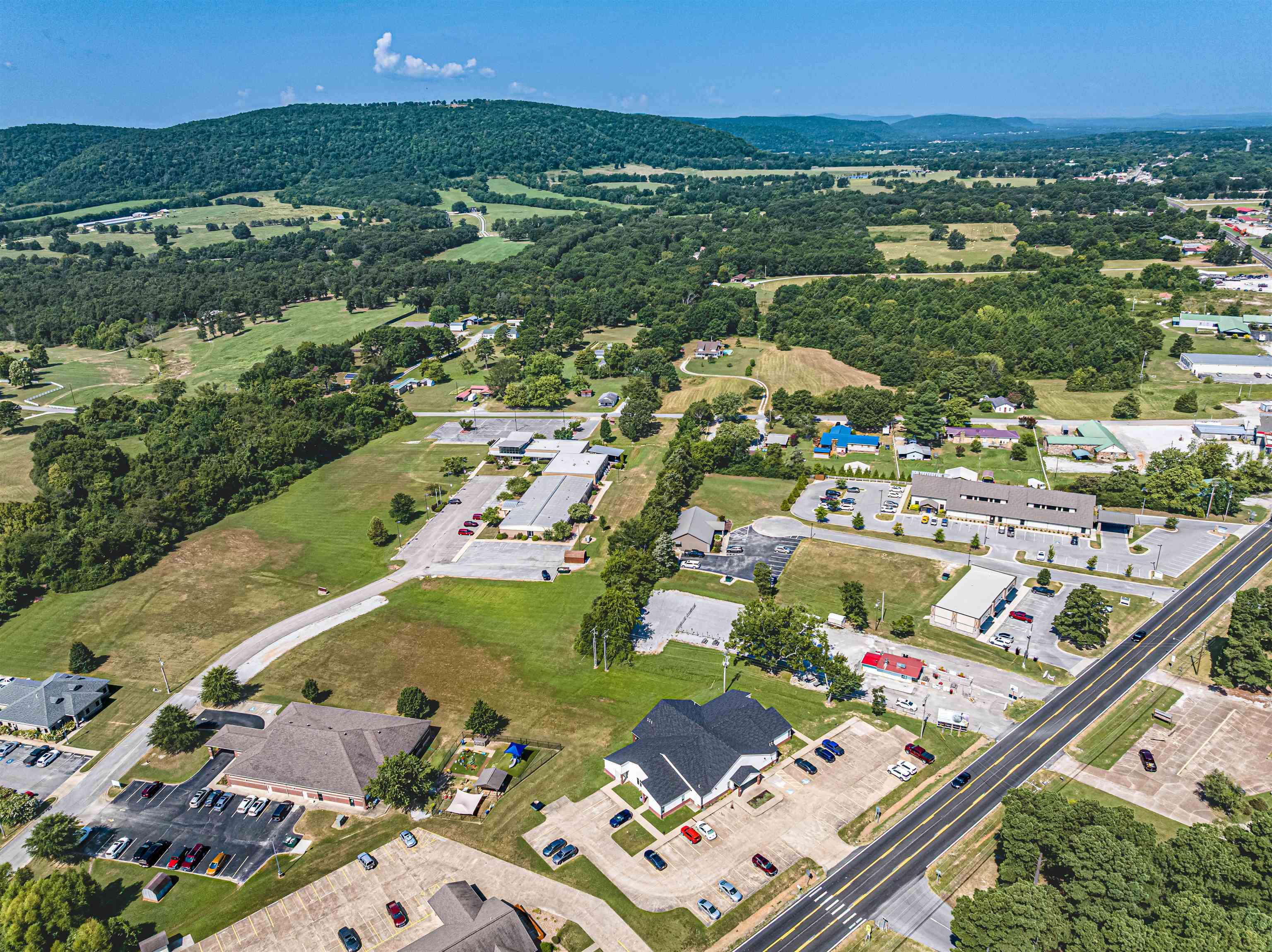 1821 E Main  Mountain View, AR