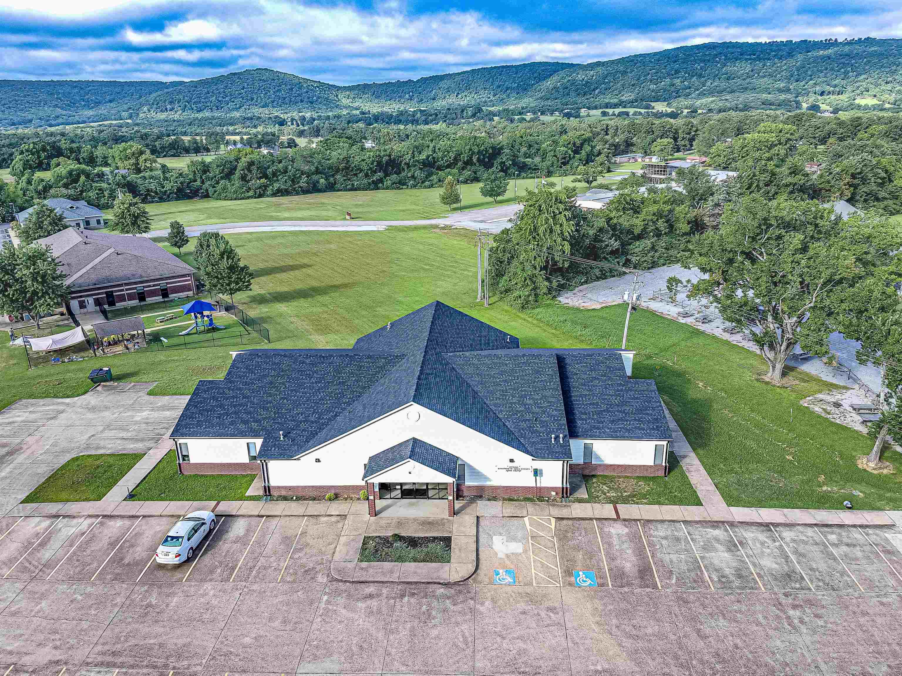 1821 E Main  Mountain View, AR