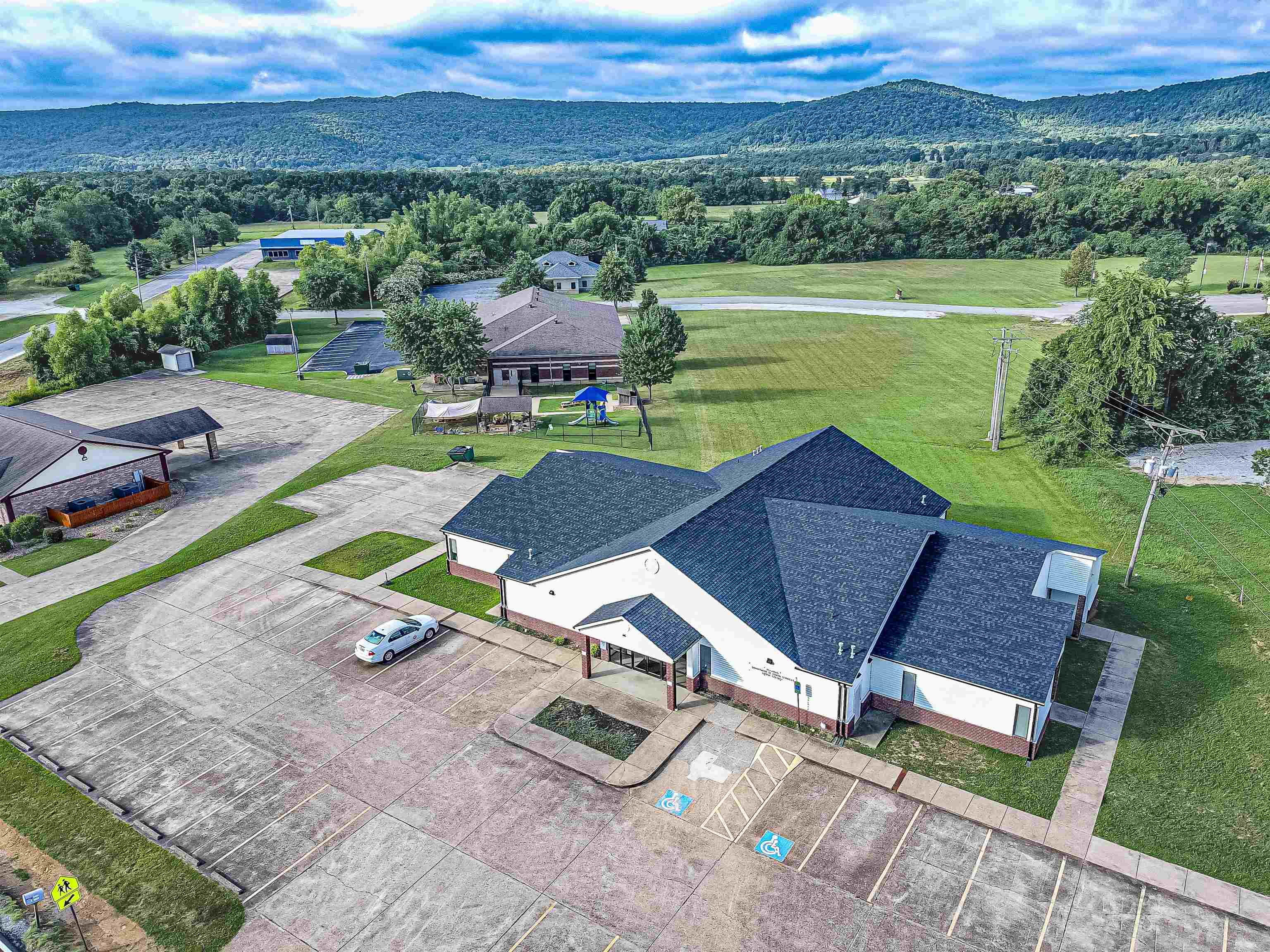 1821 E Main  Mountain View, AR