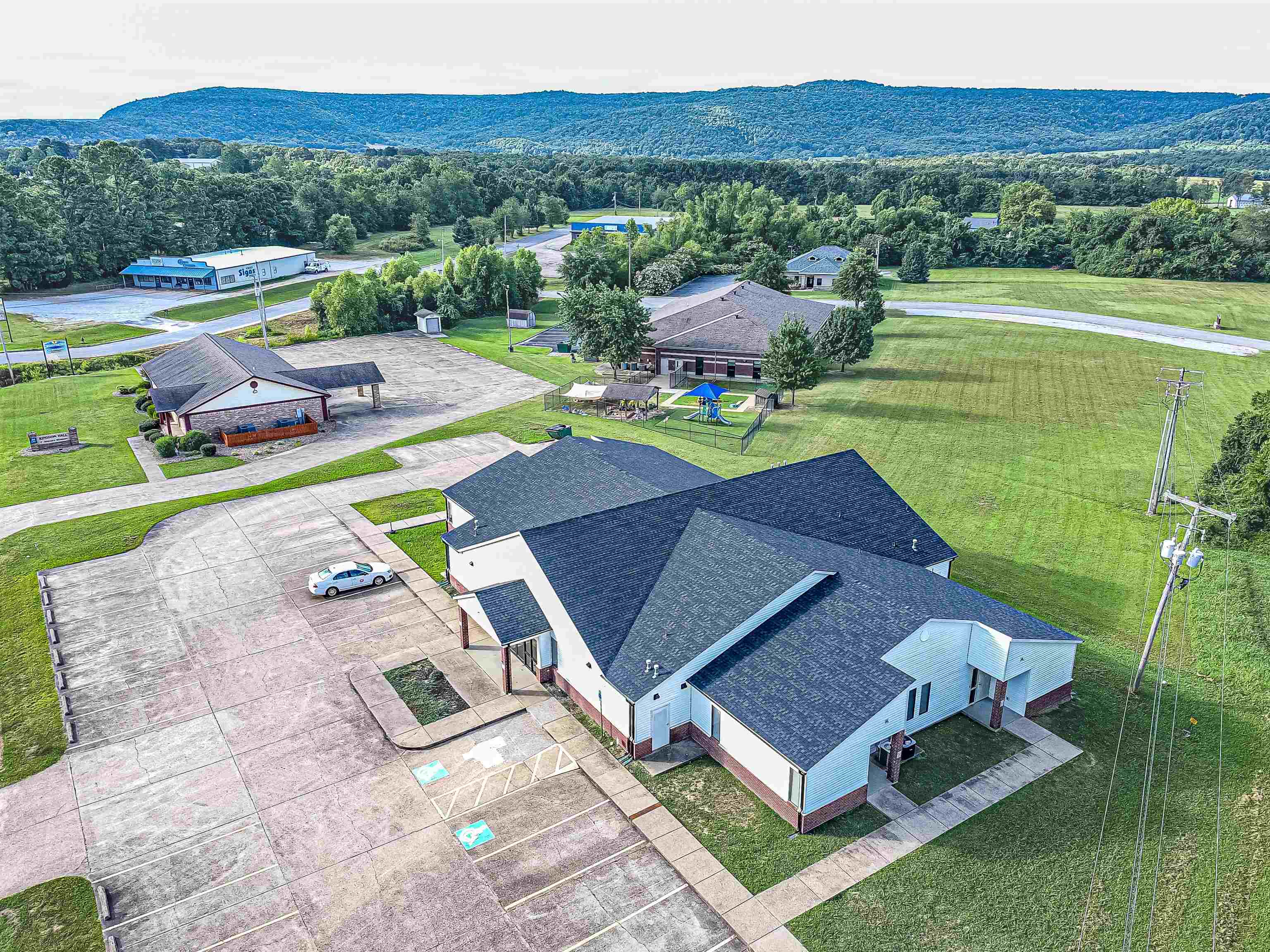1821 E Main  Mountain View, AR