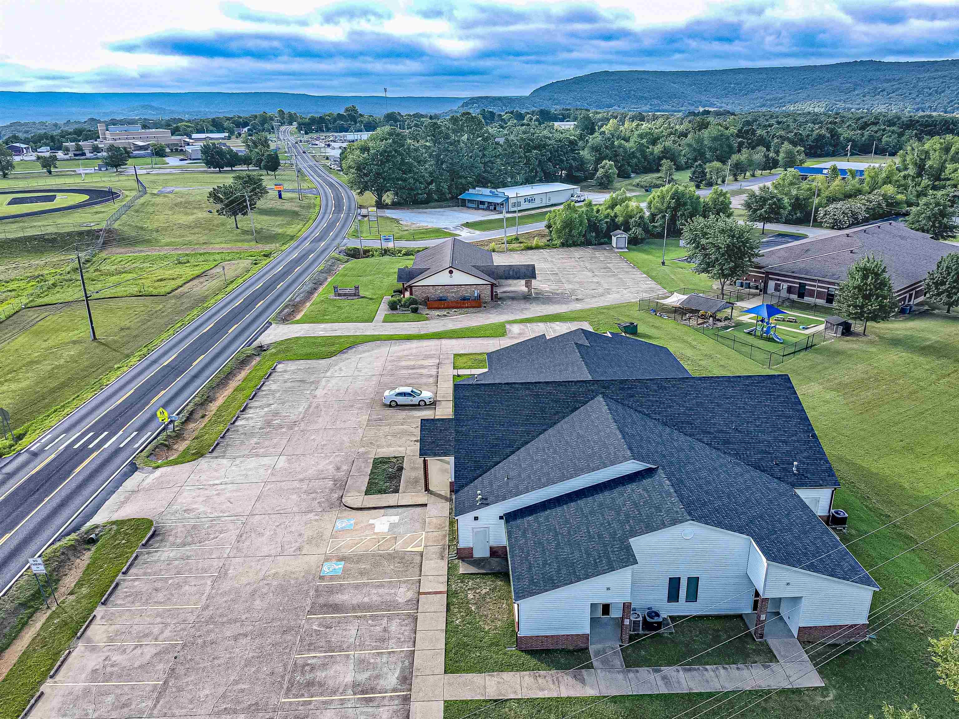1821 E Main  Mountain View, AR