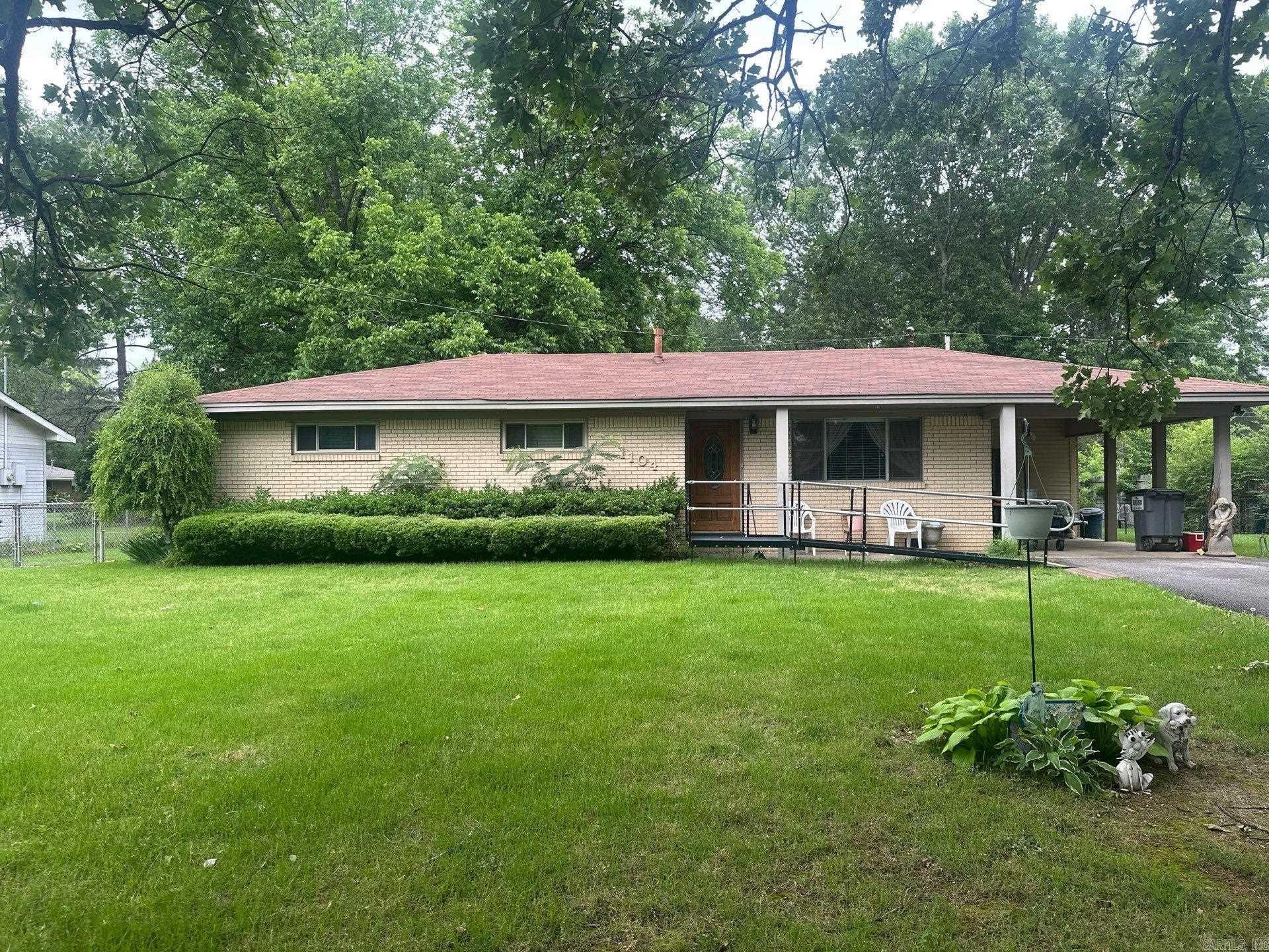 1104 W Center  Beebe, AR
