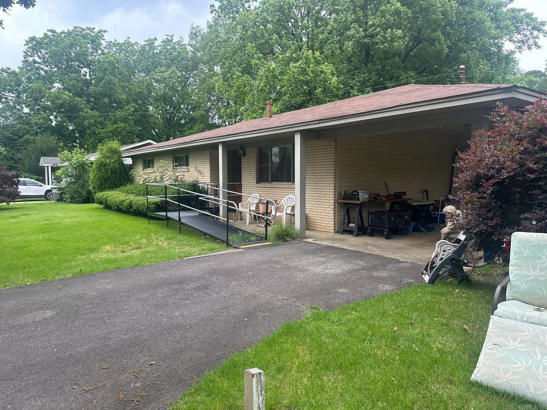 1104 W Center  Beebe, AR