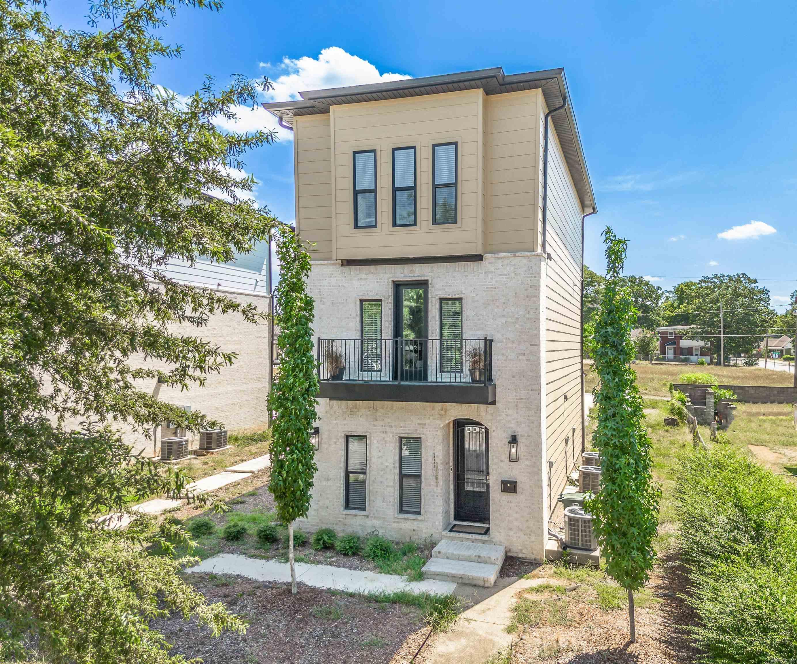 1867 S Ringo  Little Rock, AR