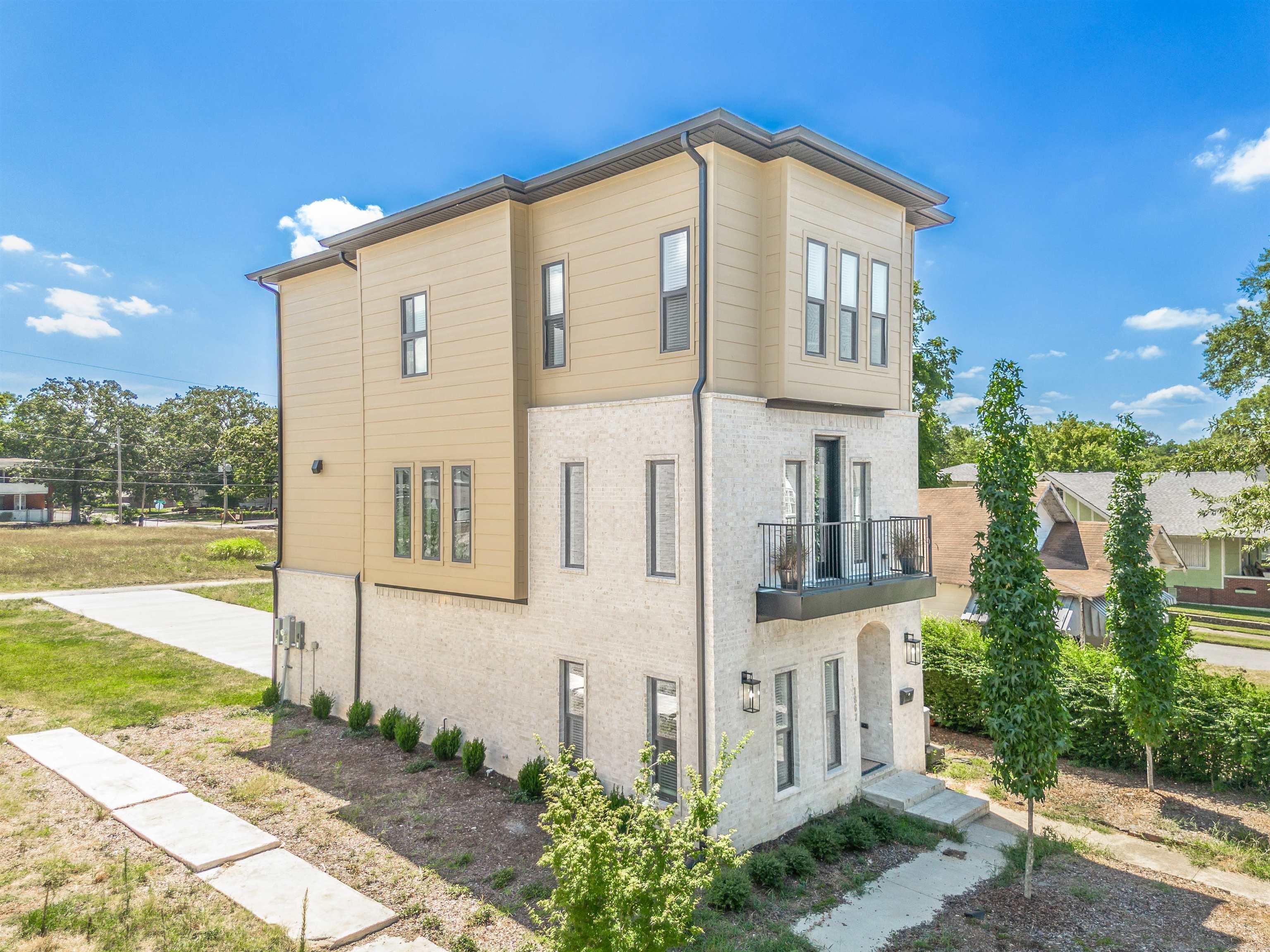 1867 S Ringo  Little Rock, AR