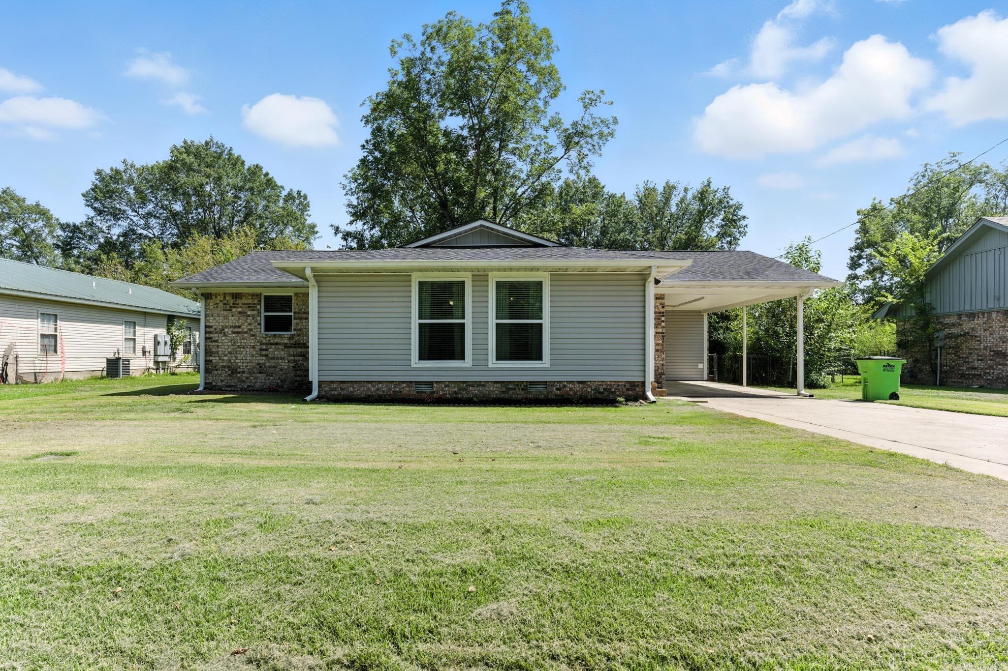 513 E 3rd St.  Carlisle, AR