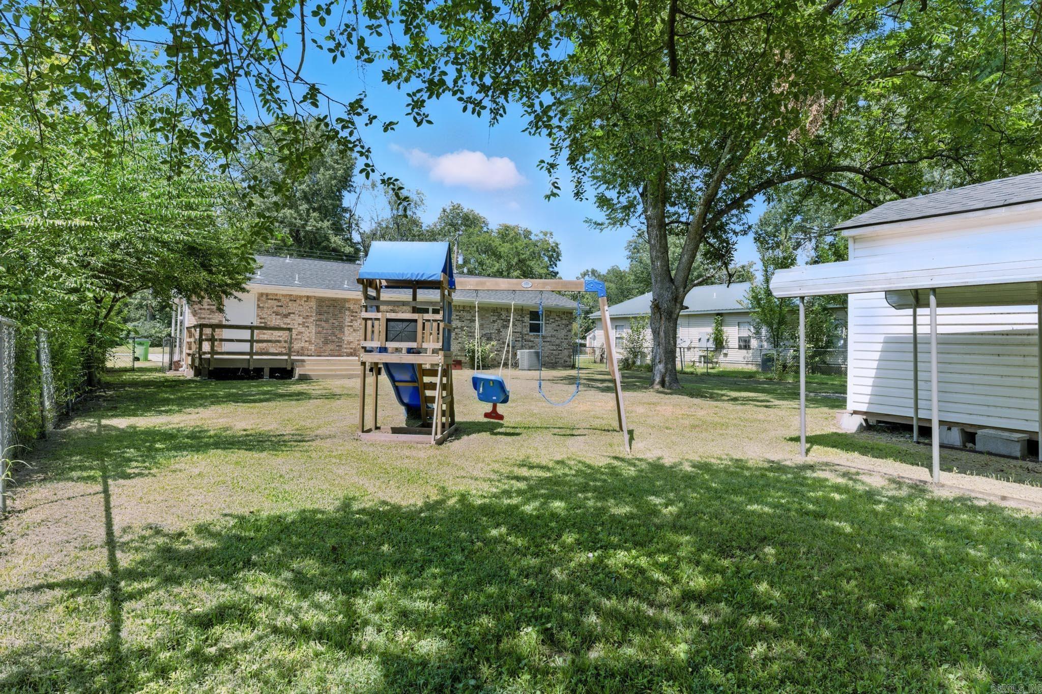 513 E 3rd St.  Carlisle, AR