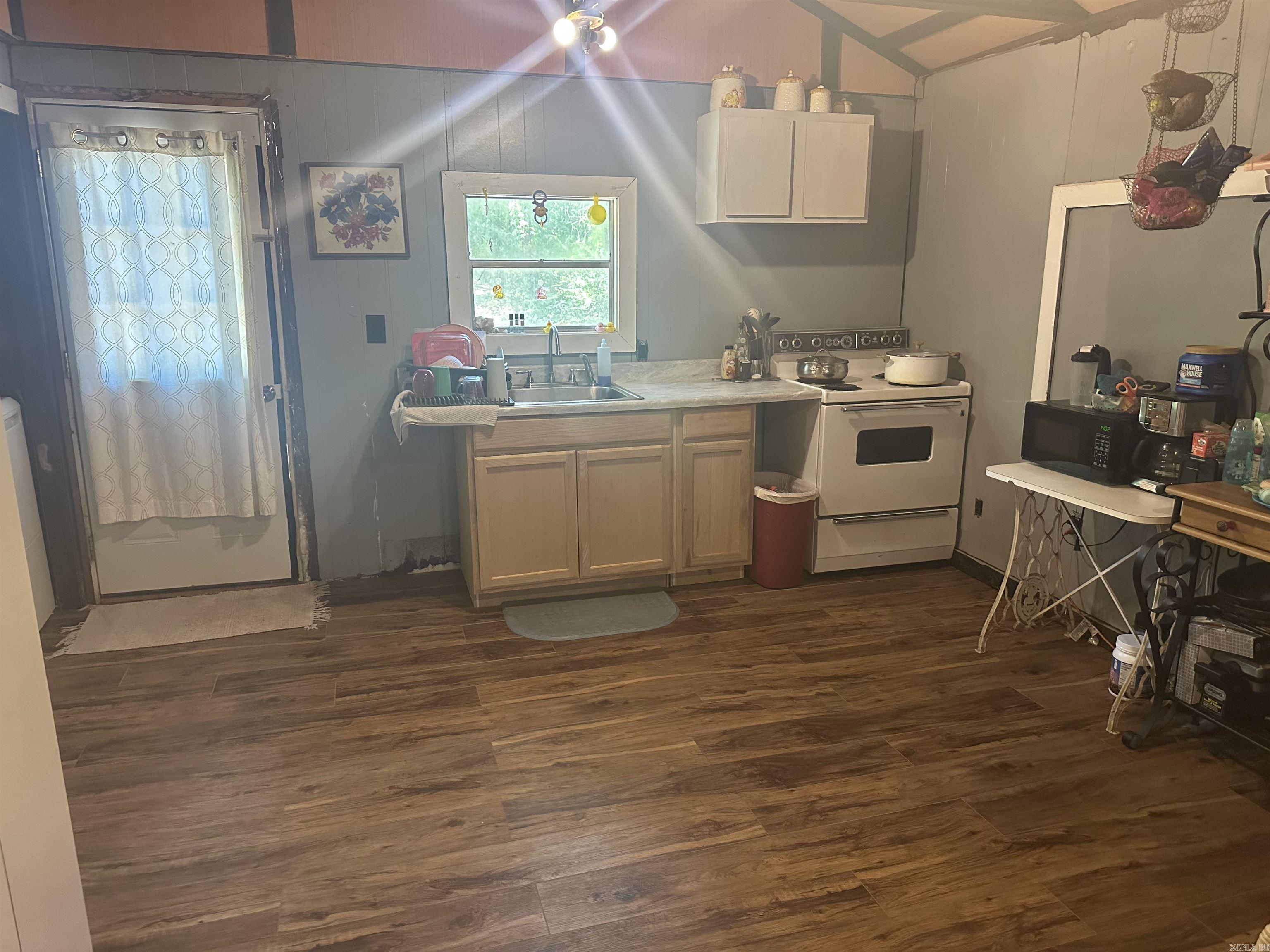 472 Beech  Amity, AR