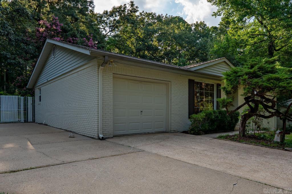 1908 W Lakeview  Benton, AR