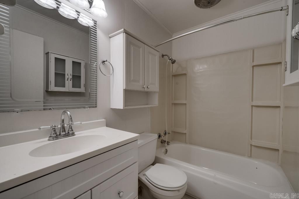 1908 W Lakeview  Benton, AR