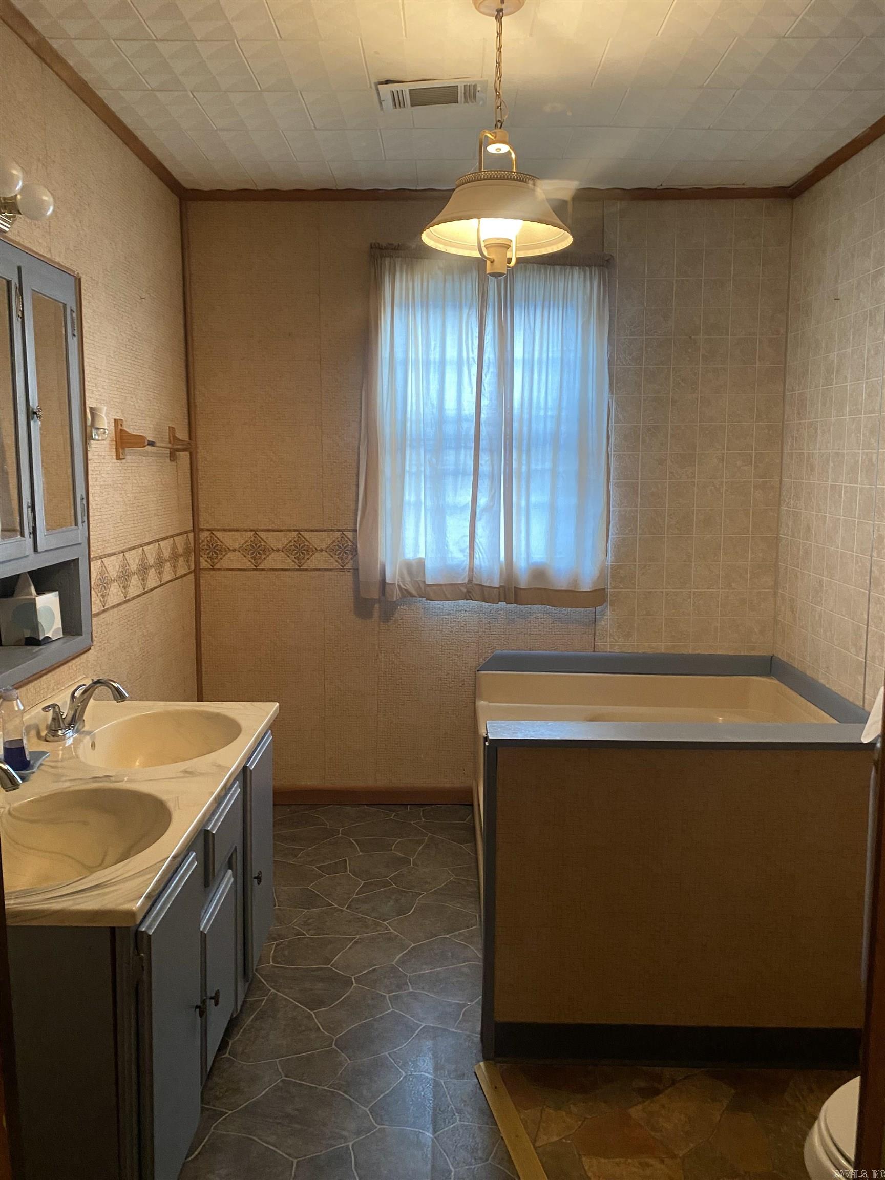 124 E Bethany  North Little Rock, AR