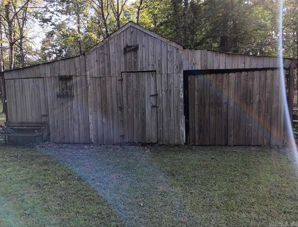 360 gillette  Clinton, AR