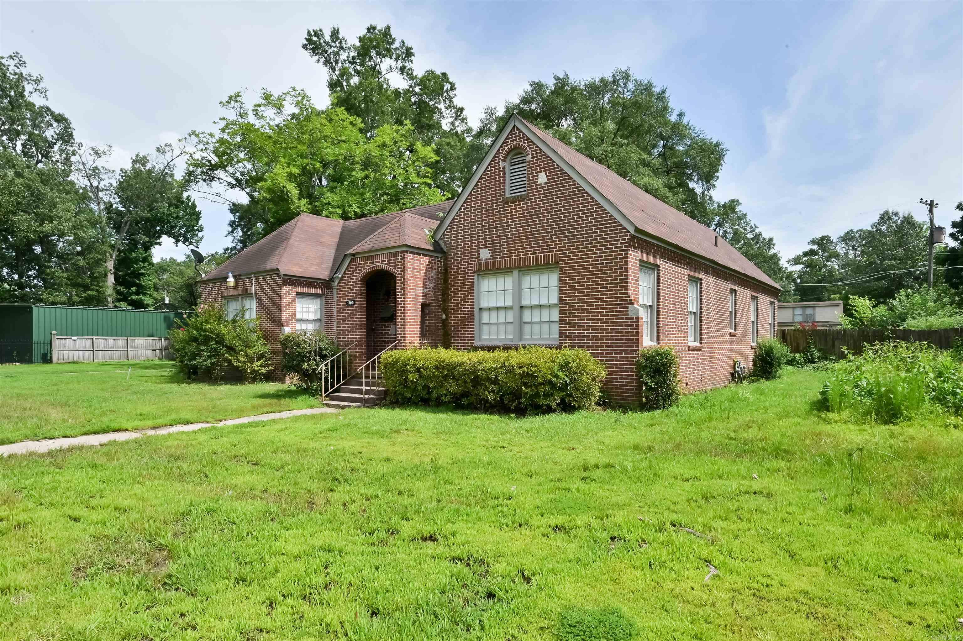 1300 W 28th  Pine Bluff, AR