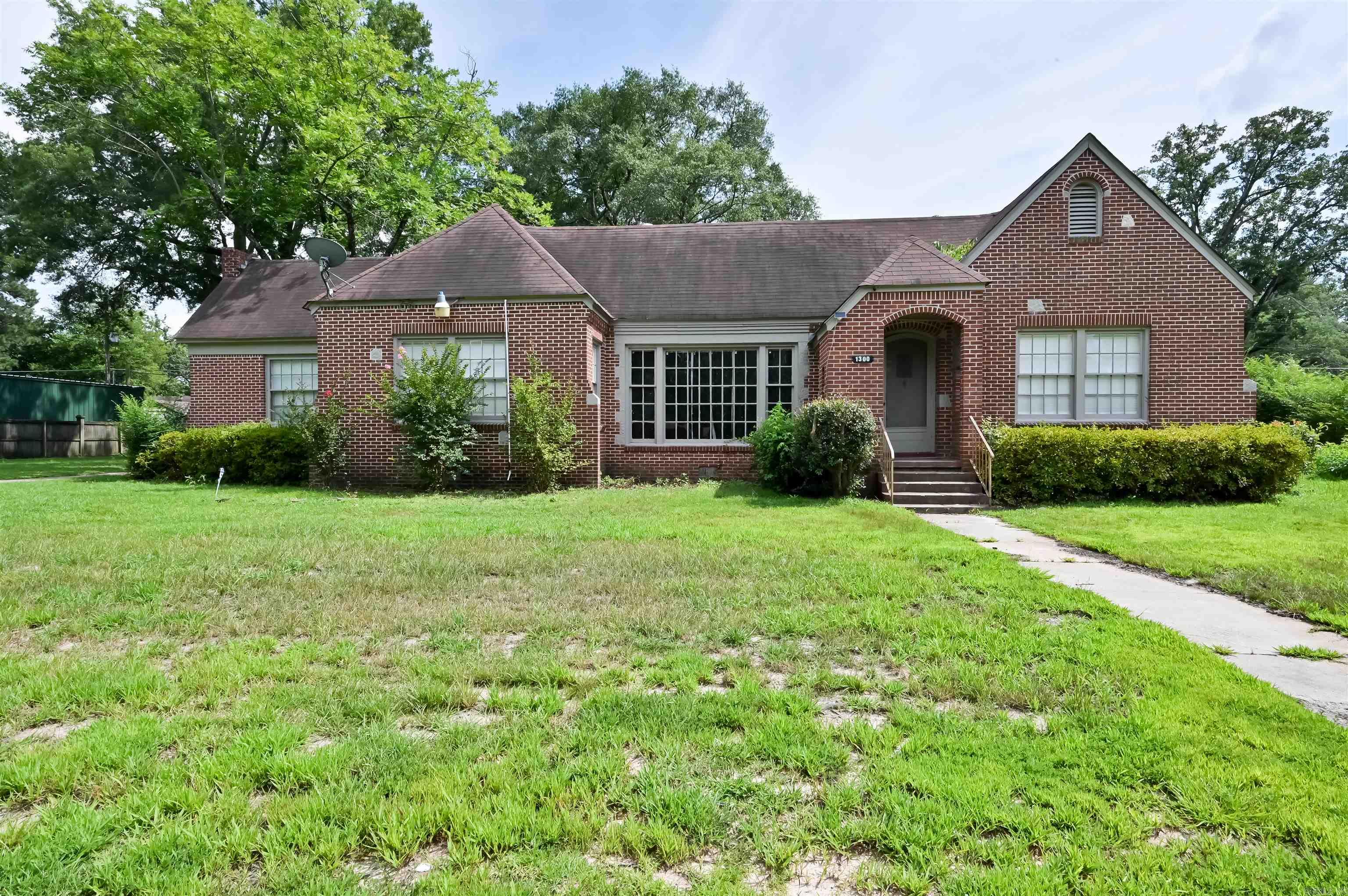 1300 W 28th  Pine Bluff, AR