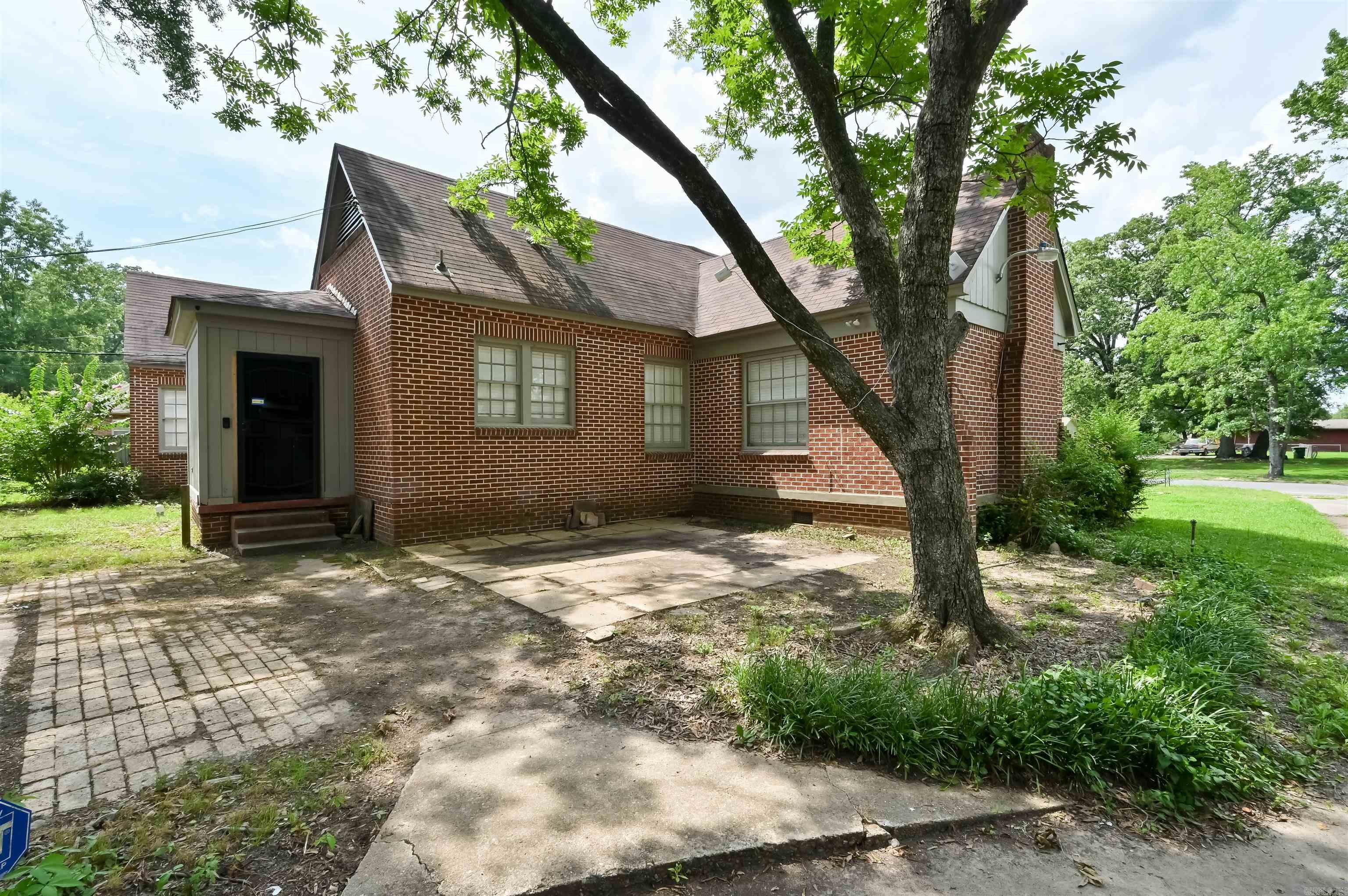 1300 W 28th  Pine Bluff, AR