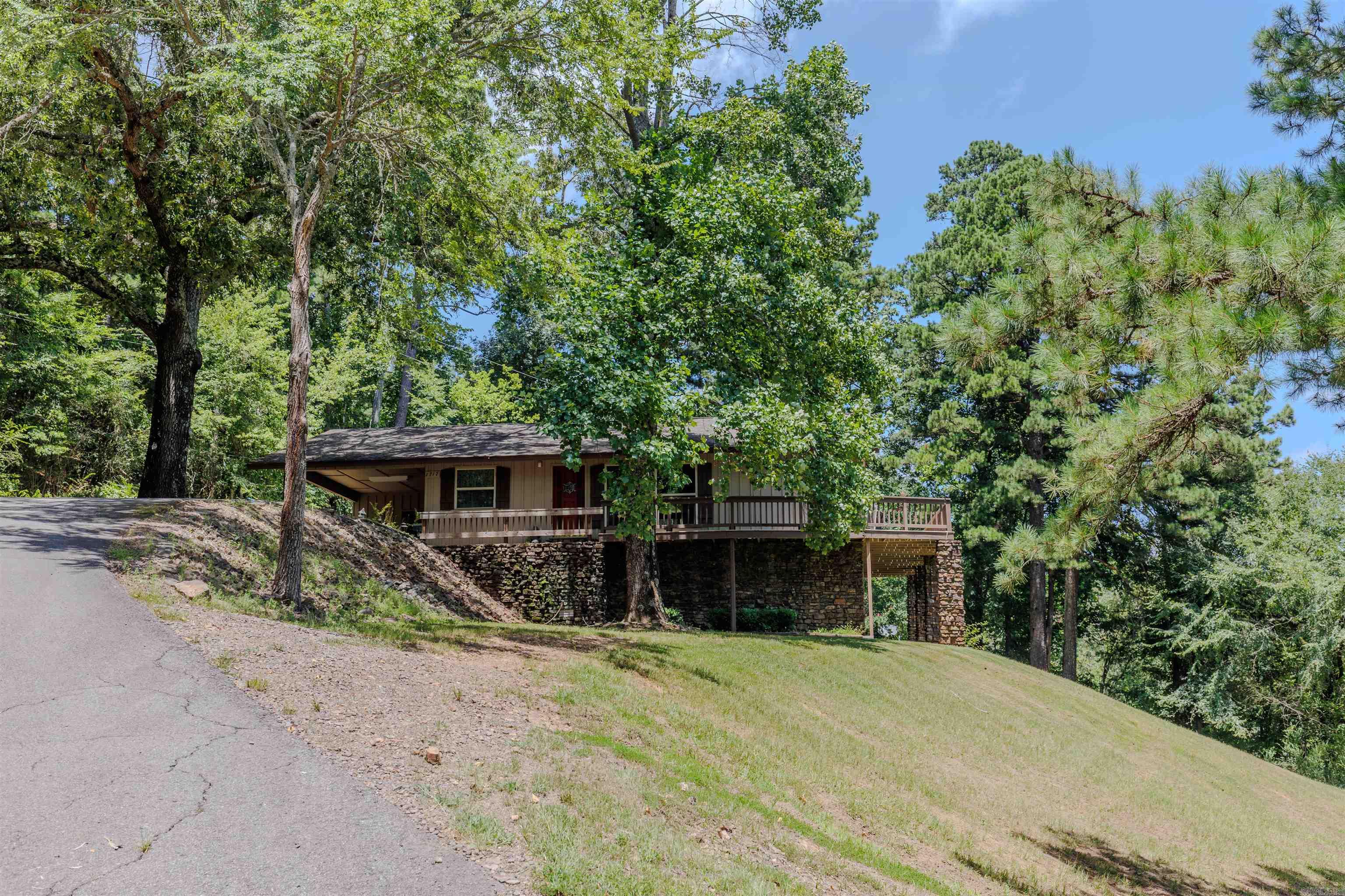 1717 N Fourche  Perryville, AR