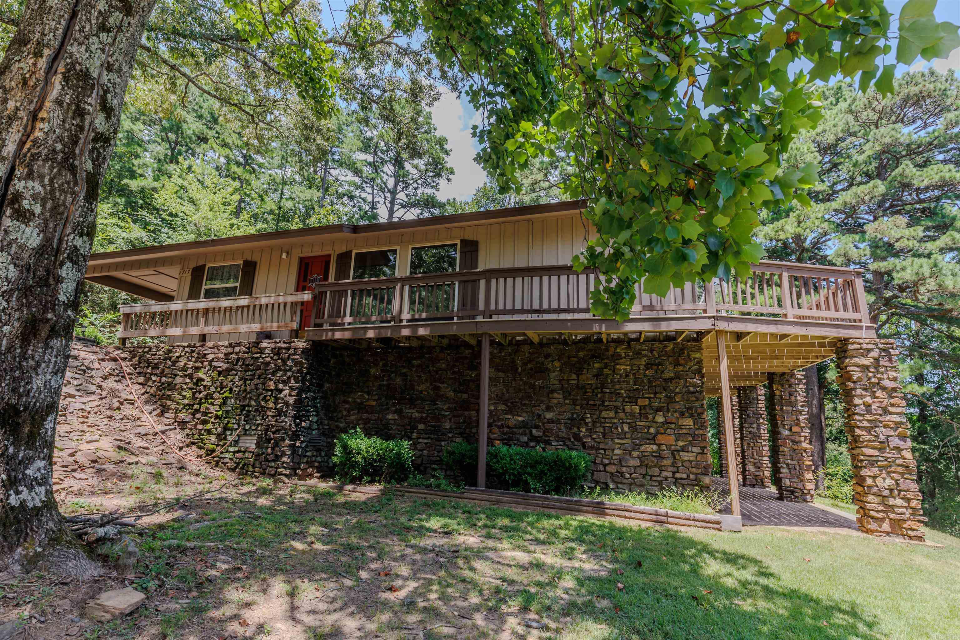 1717 N Fourche  Perryville, AR