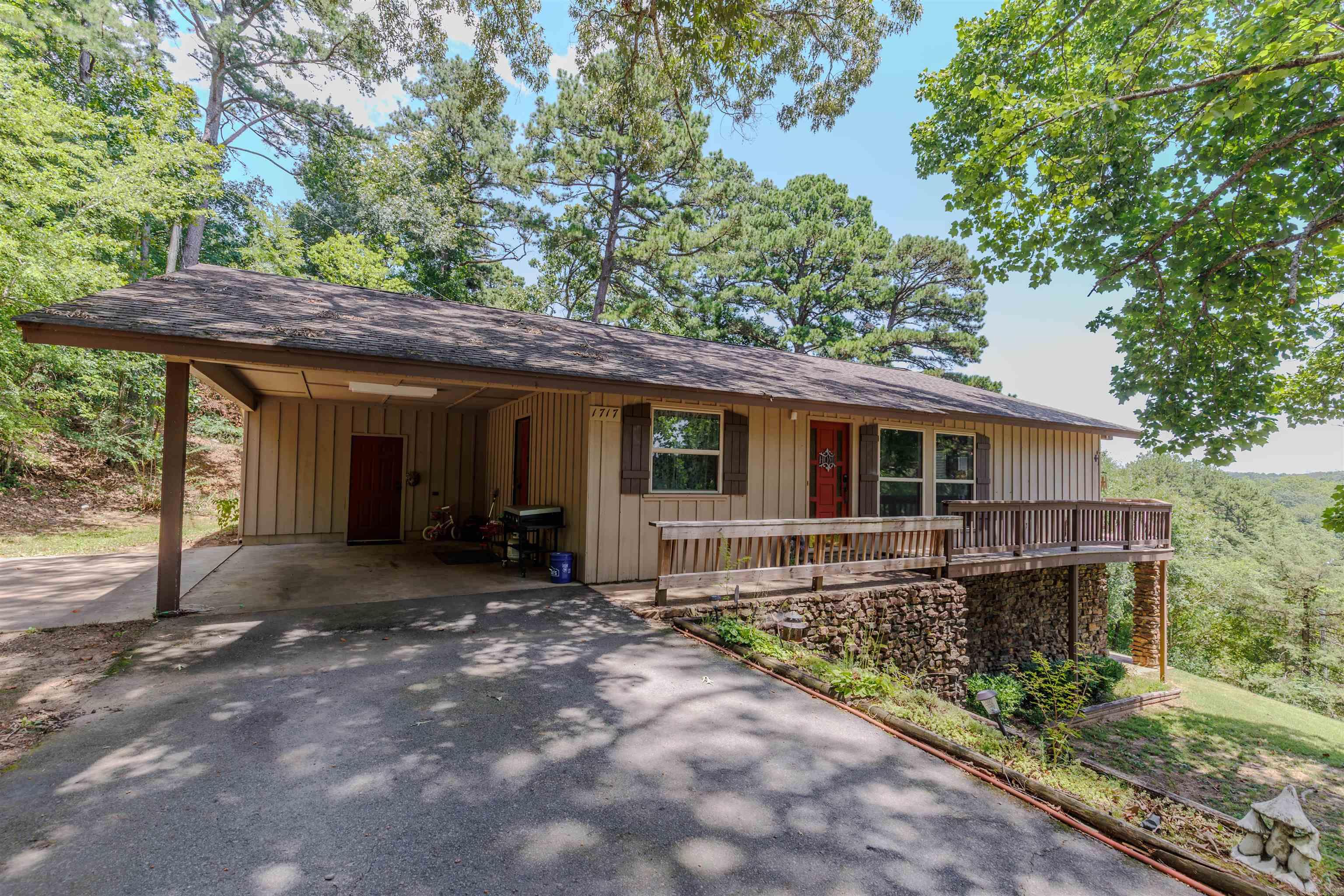 1717 N Fourche  Perryville, AR