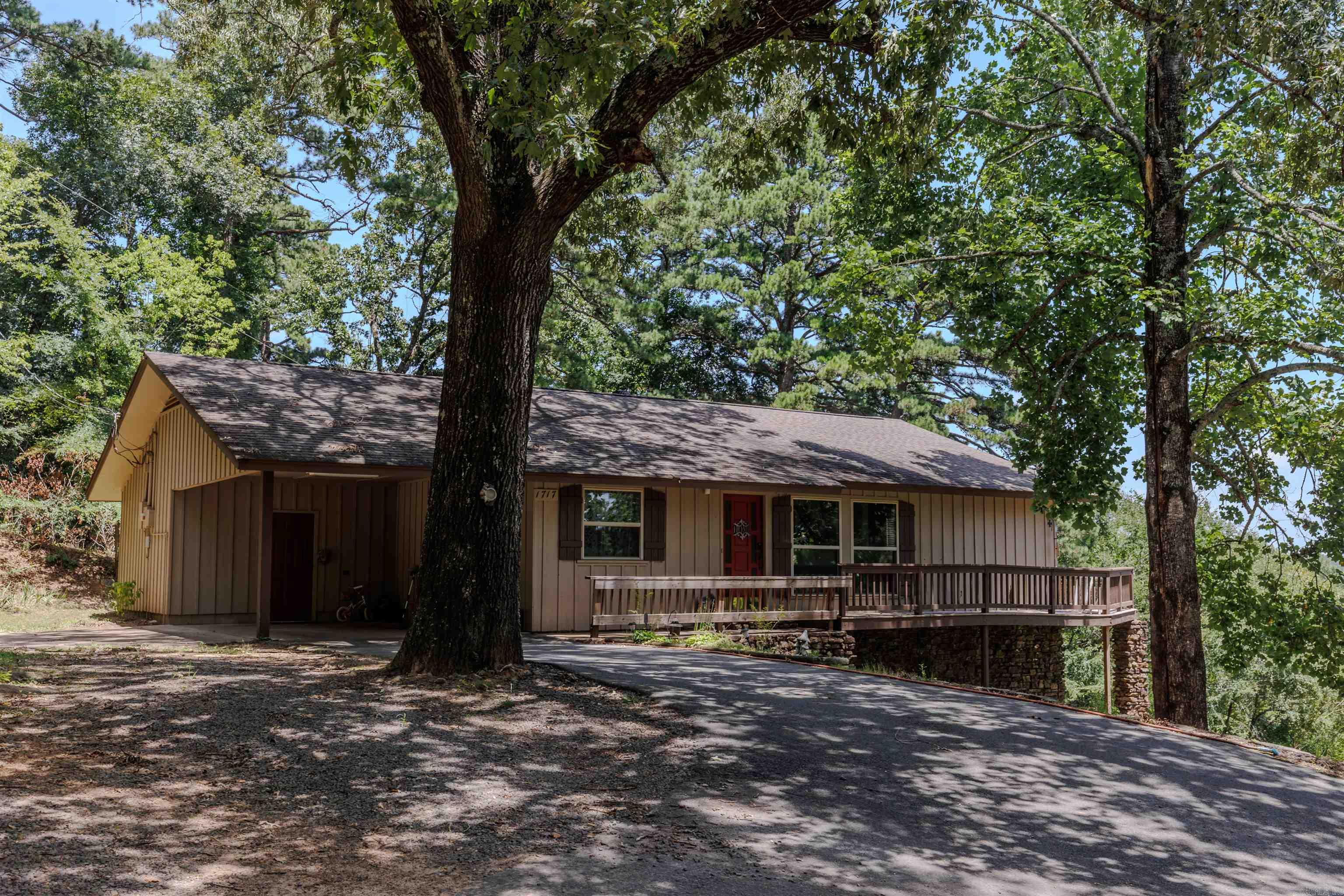 1717 N Fourche  Perryville, AR