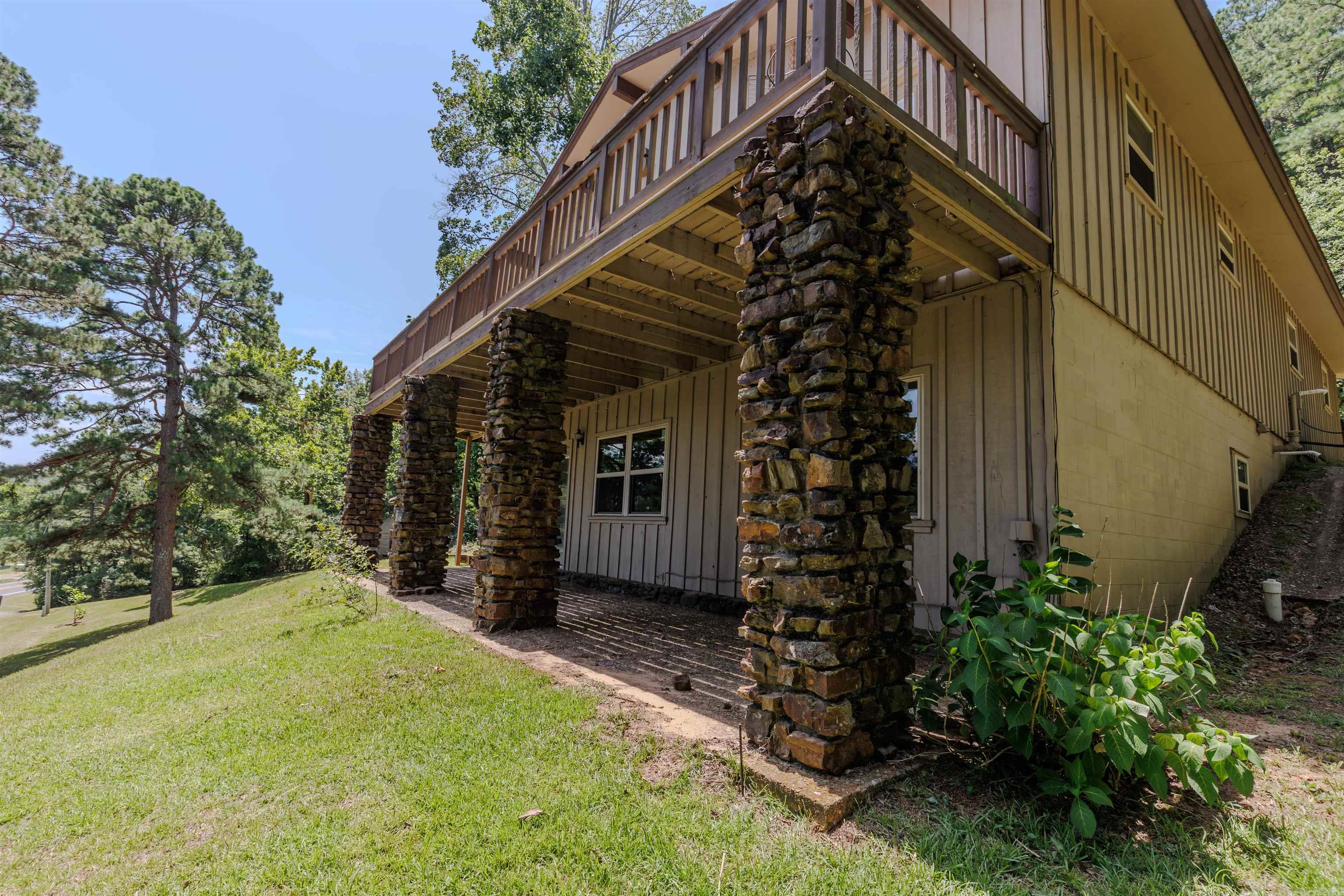 1717 N Fourche  Perryville, AR