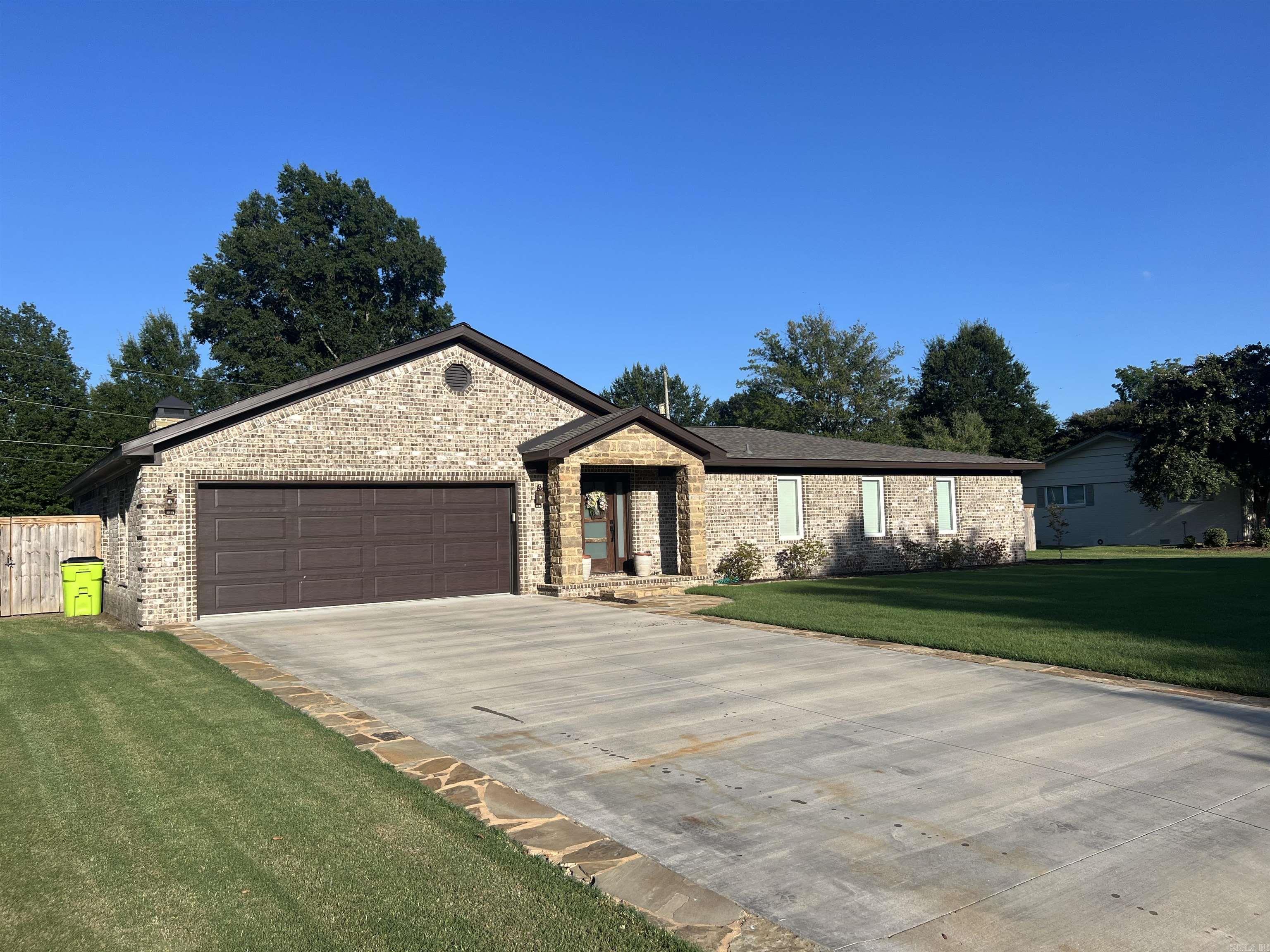 2119 COKER HAMPTON  Stuttgart, AR