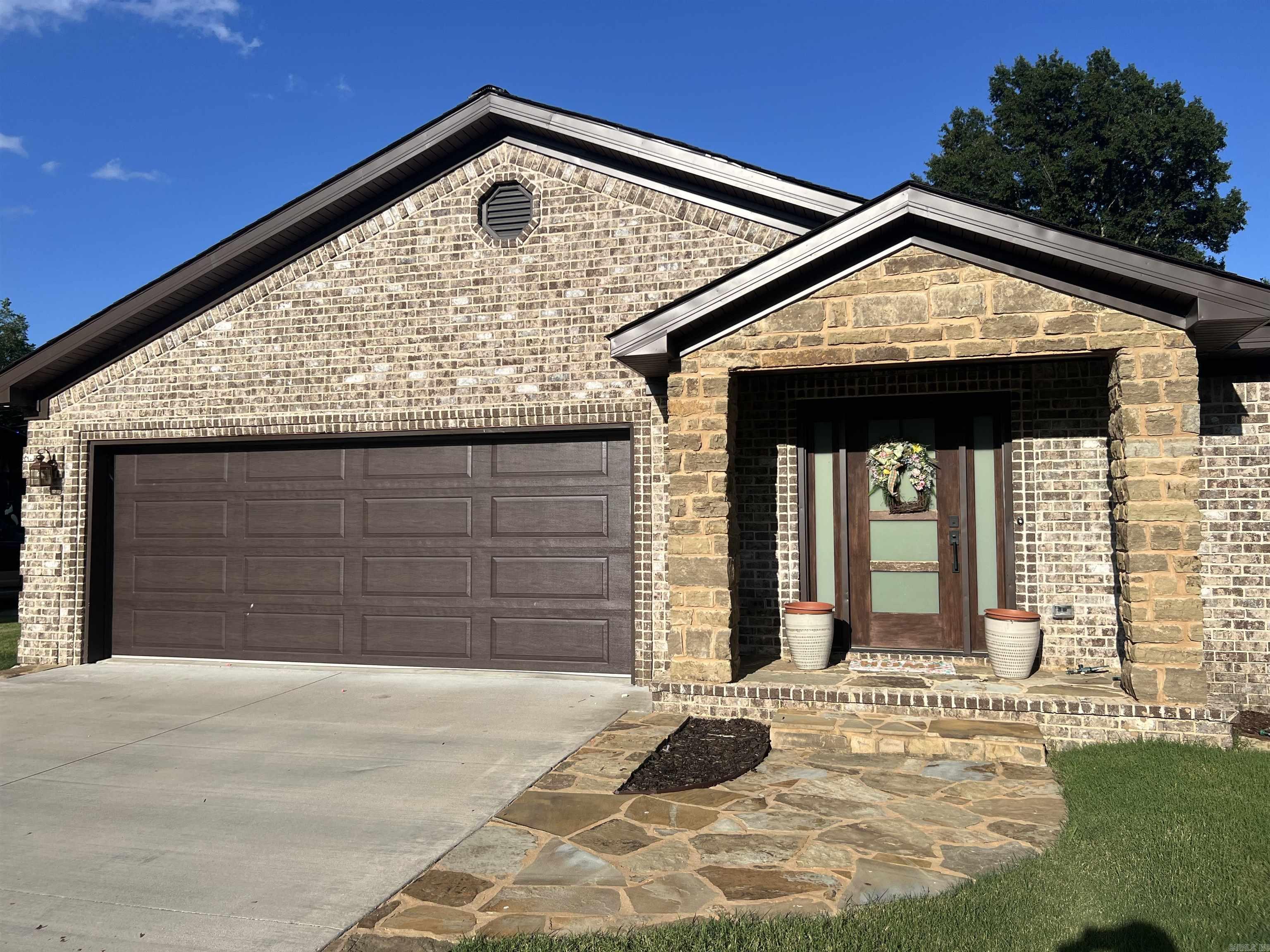 2119 COKER HAMPTON  Stuttgart, AR
