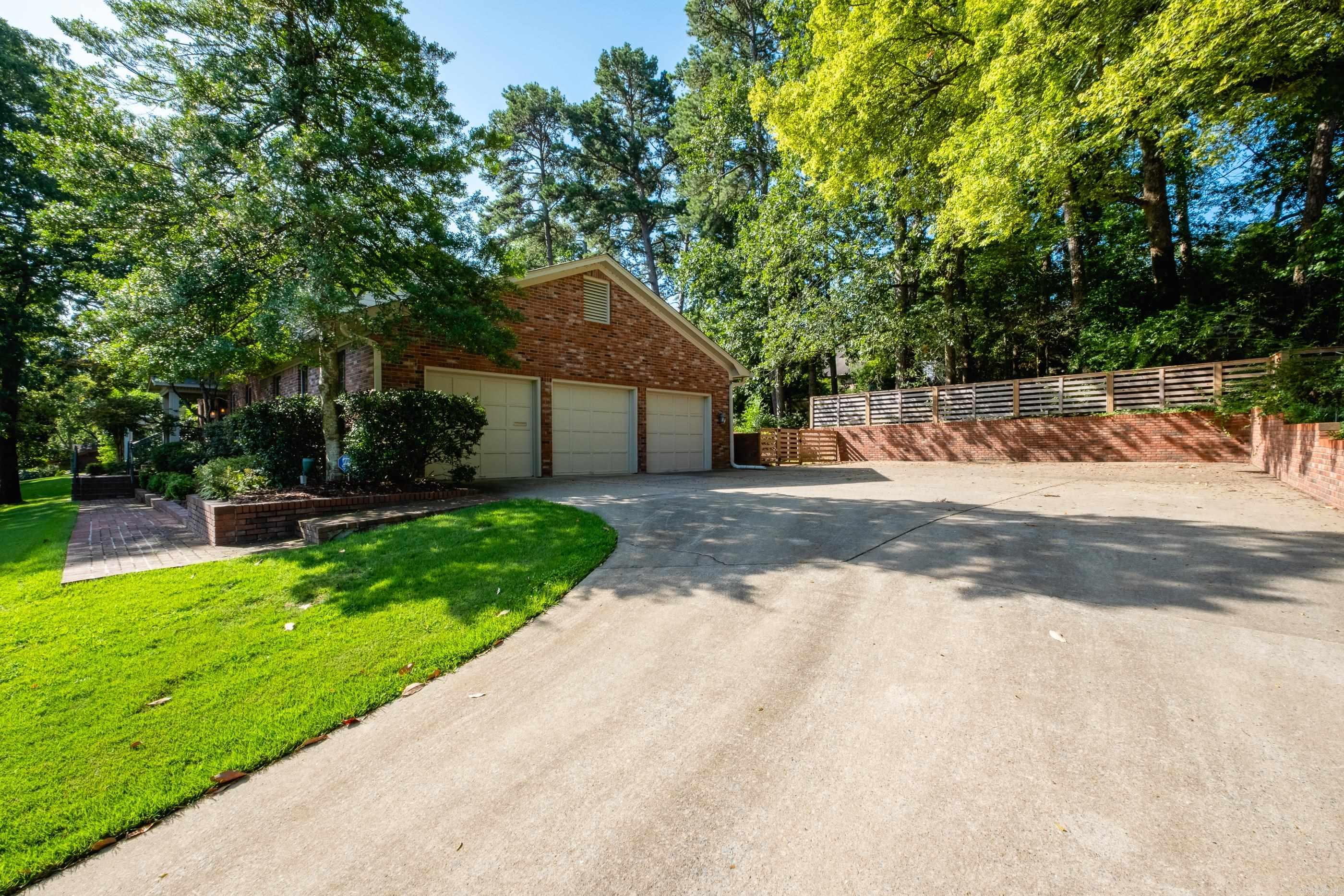 72 Robinwood  Little Rock, AR