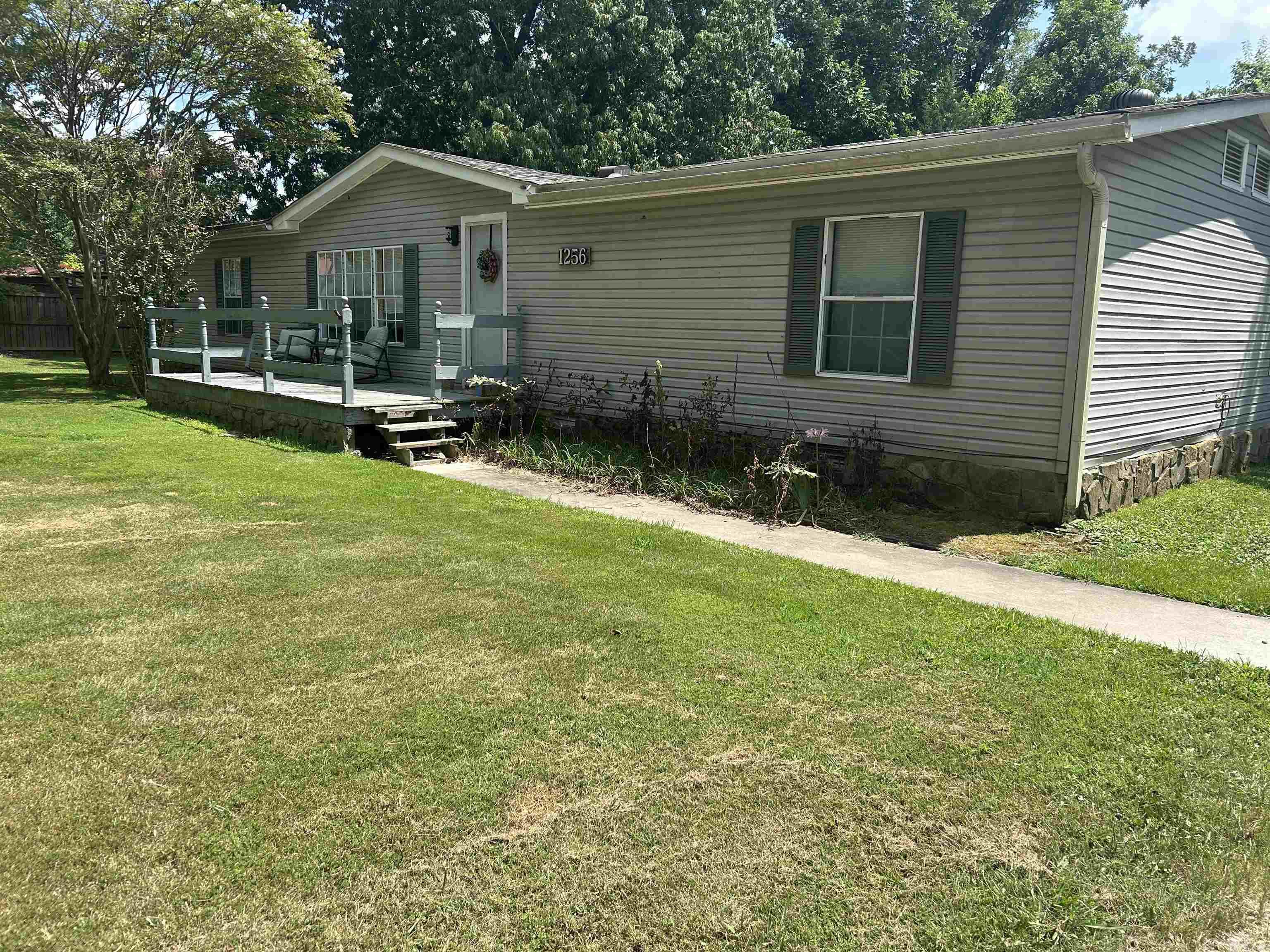 1256 W Court  Piggott, AR