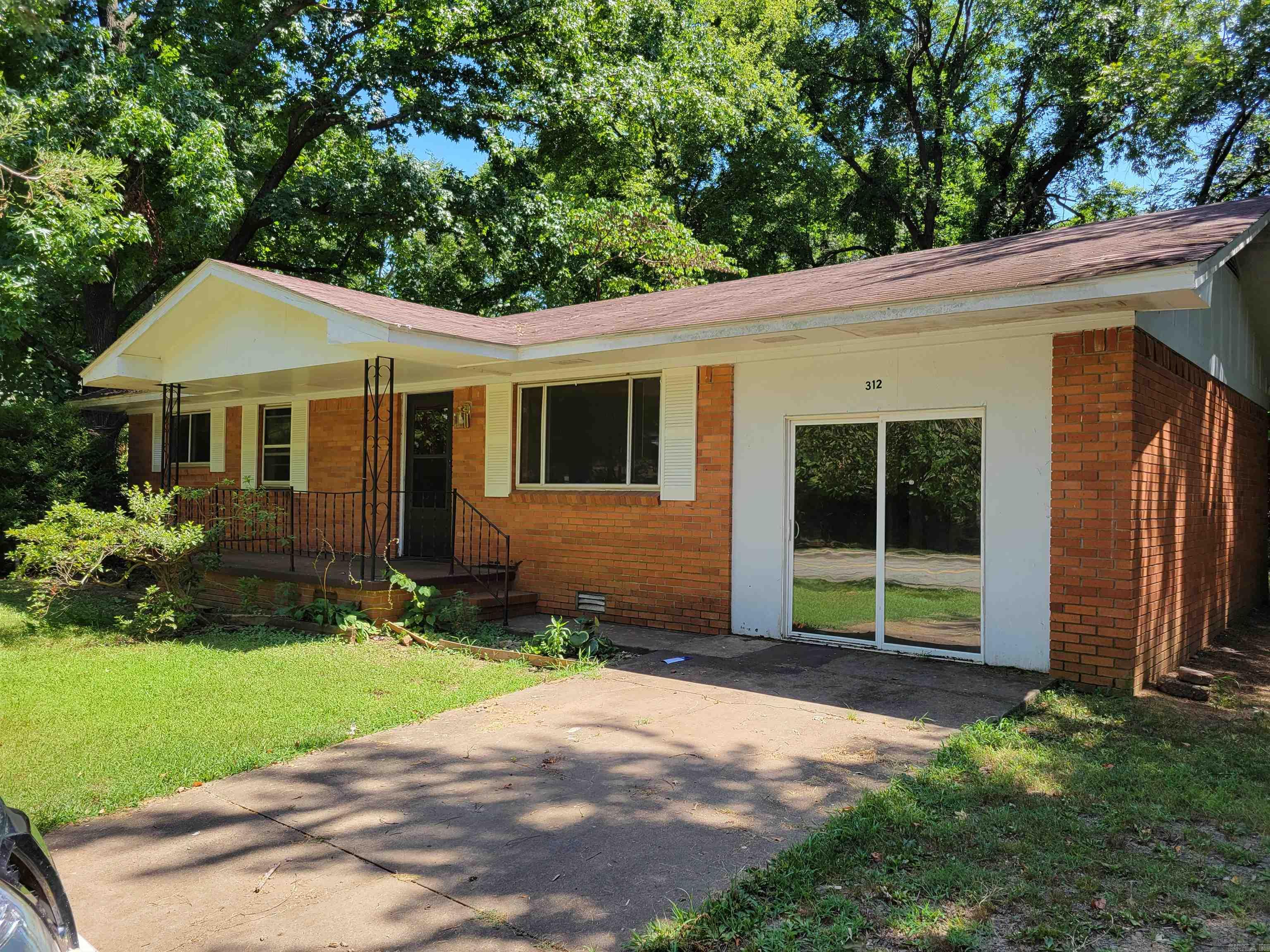 312 E Gum St  Russellville, AR