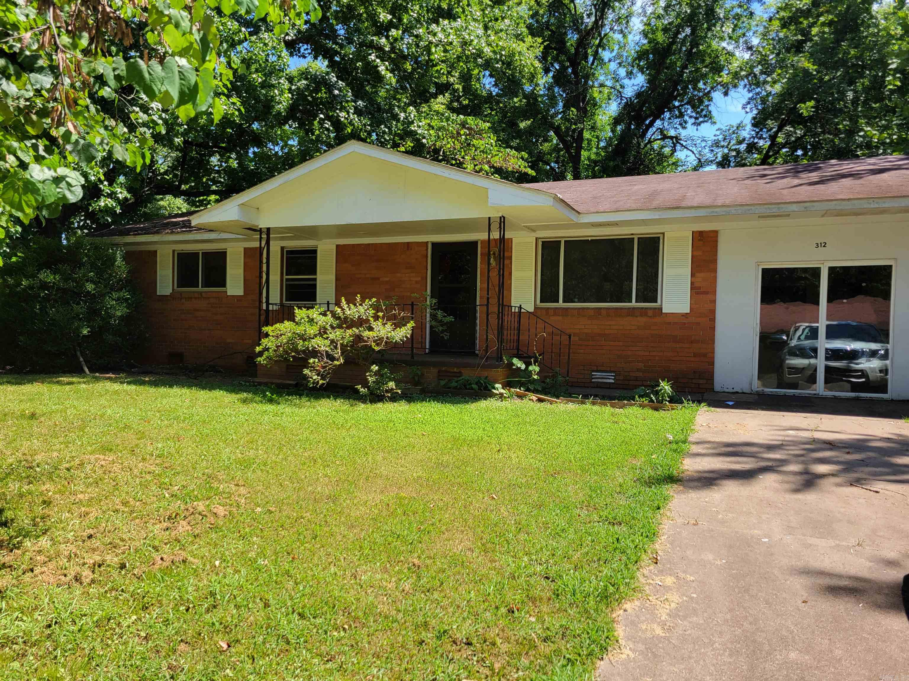 312 E Gum St  Russellville, AR