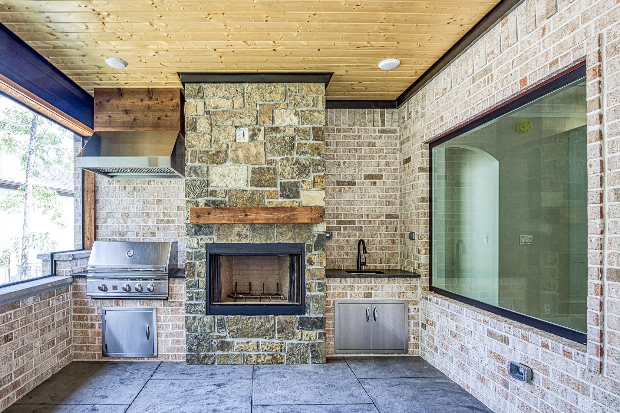 2 Resplandor Circle Hot Springs Village, AR 71909