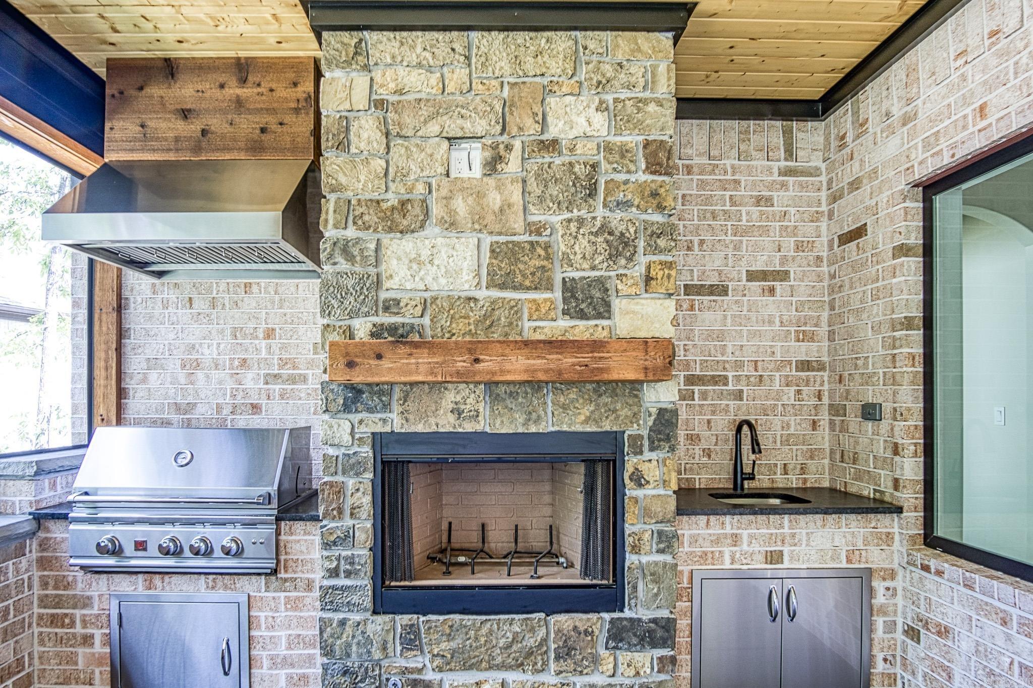 2 Resplandor Circle Hot Springs Village, AR 71909