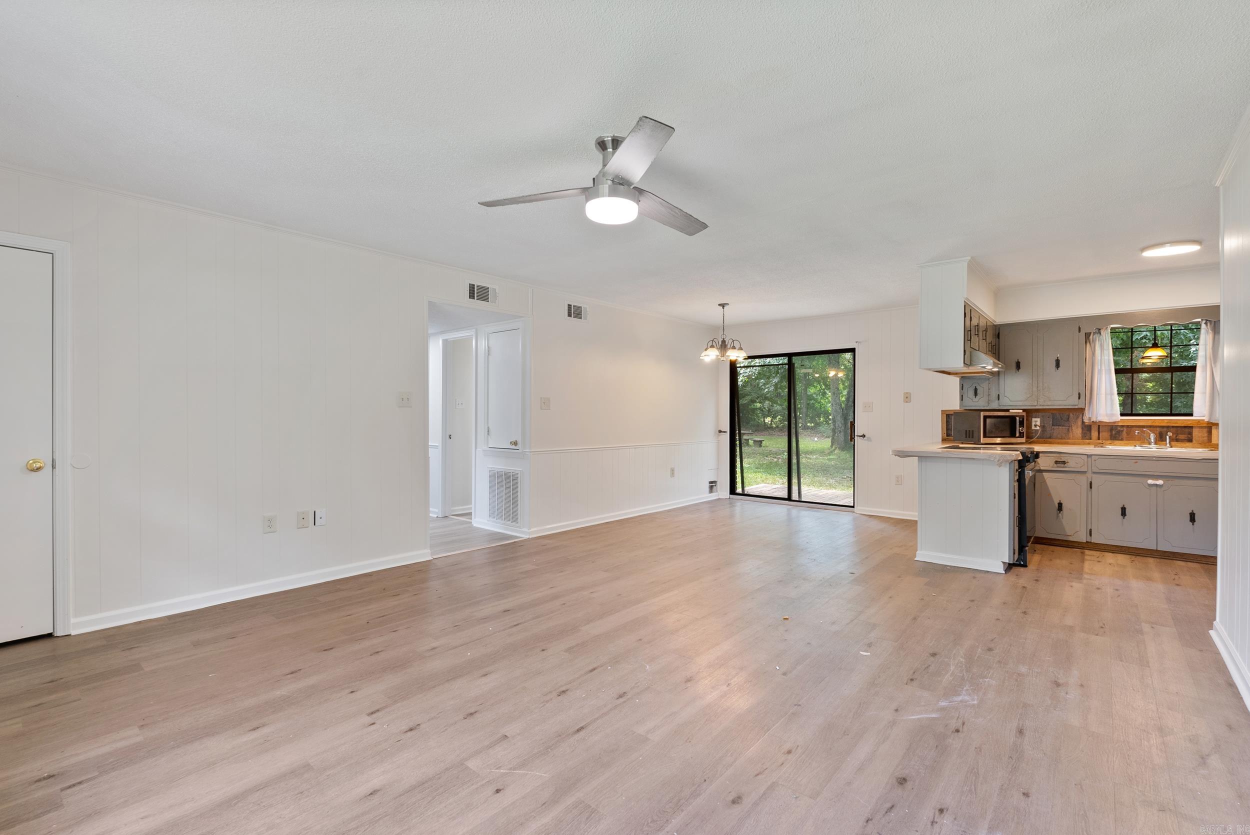 11 Snowden  Greenbrier, AR