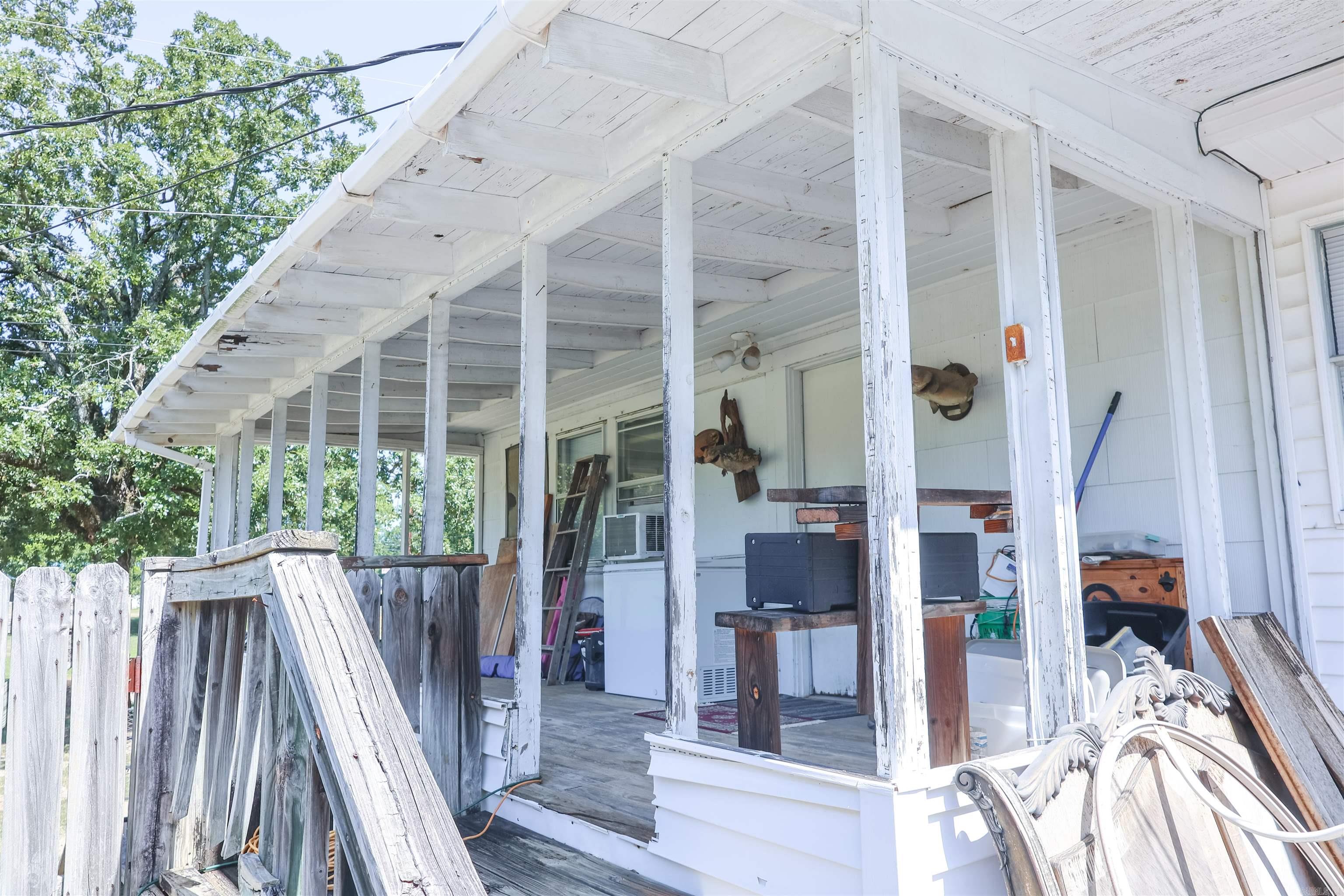 901 Highway 270  Mount Ida, AR