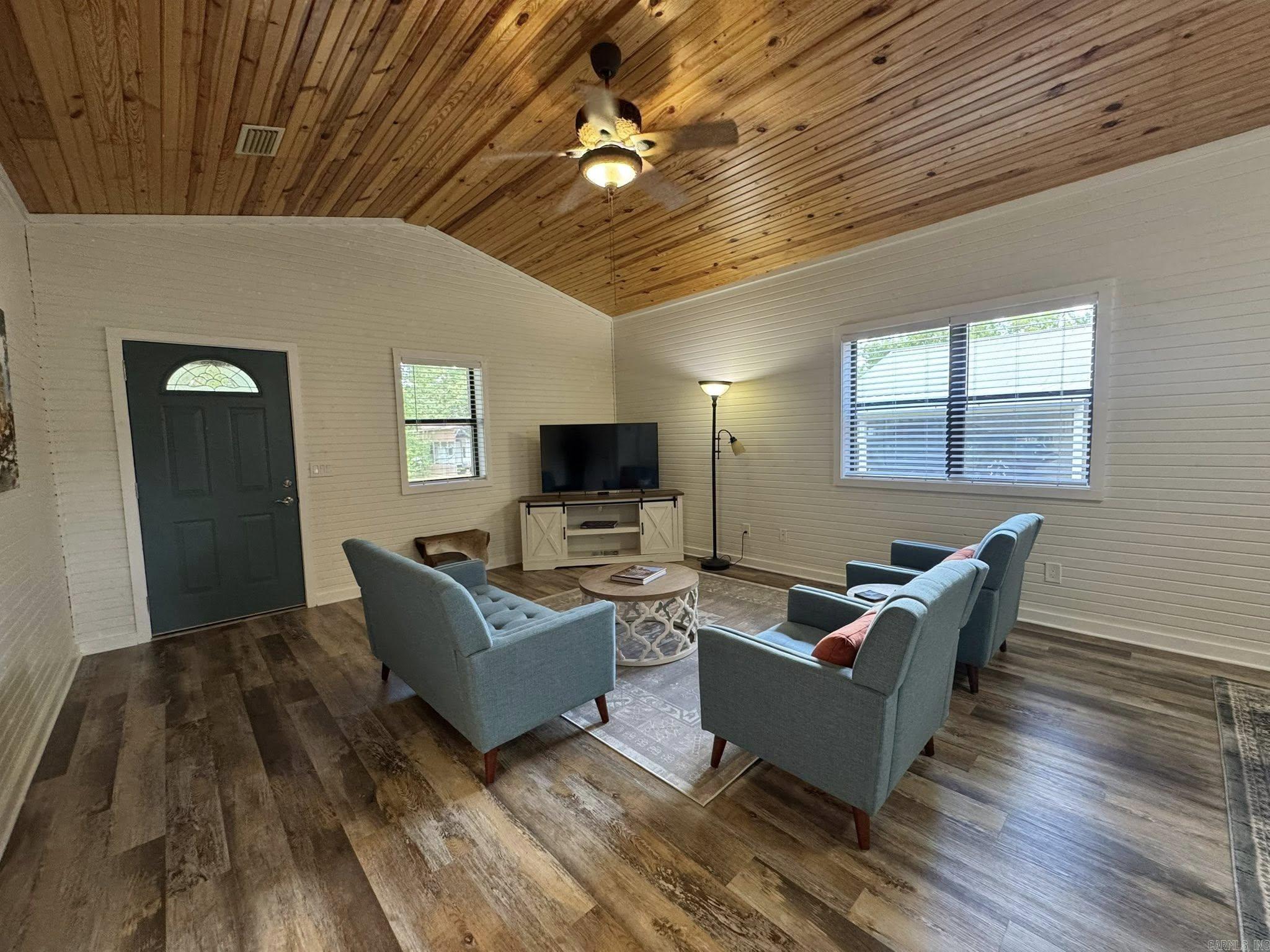 320 Pebble Creek  Mountain View, AR