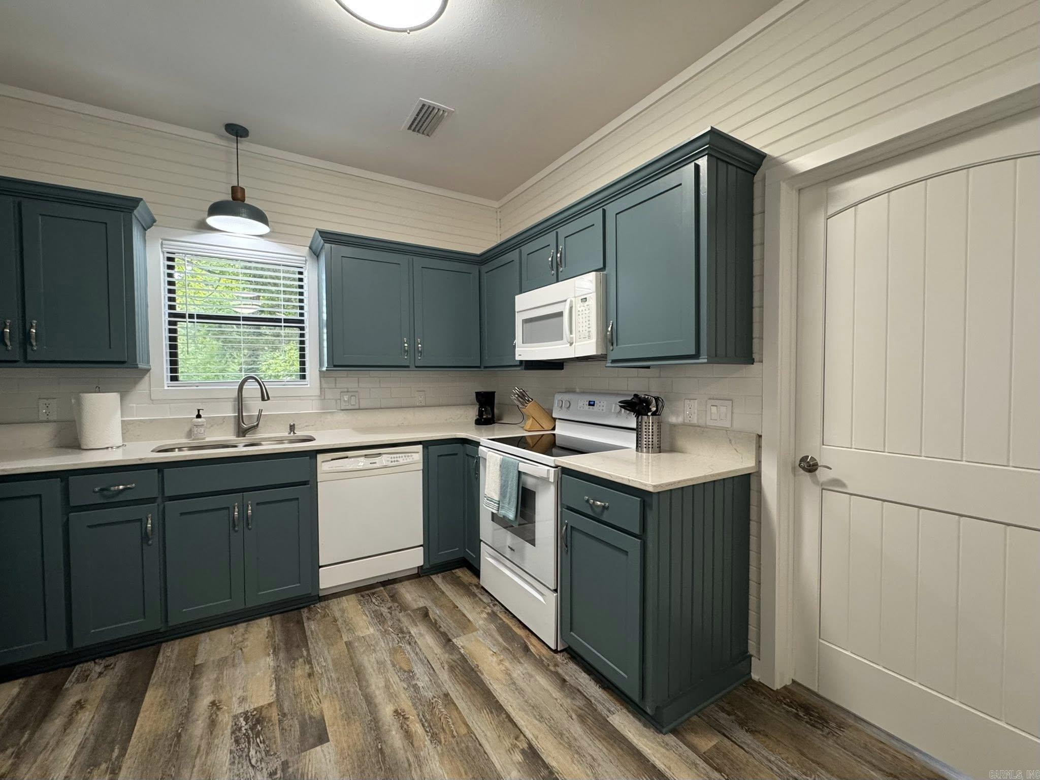320 Pebble Creek  Mountain View, AR