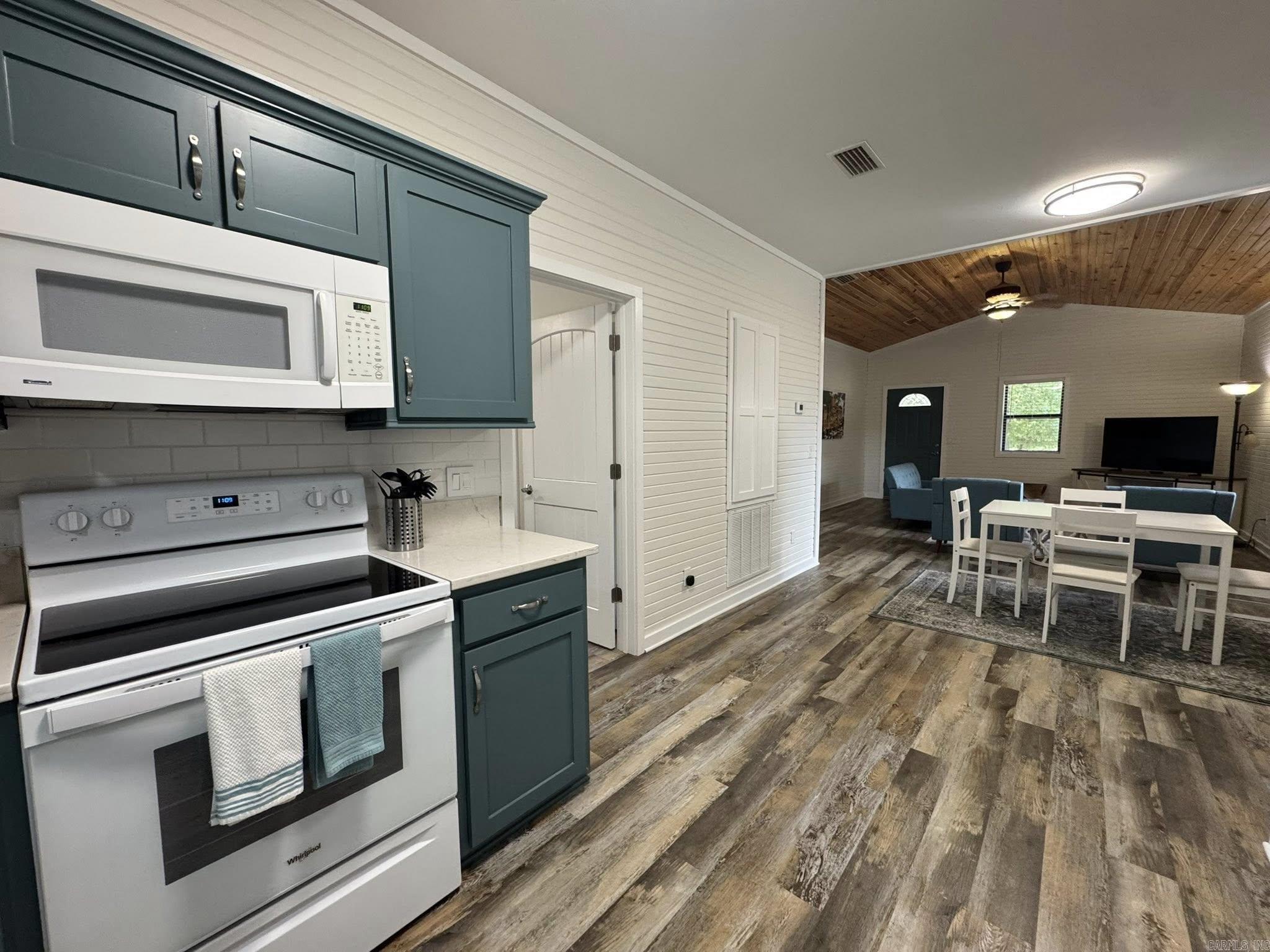 320 Pebble Creek  Mountain View, AR