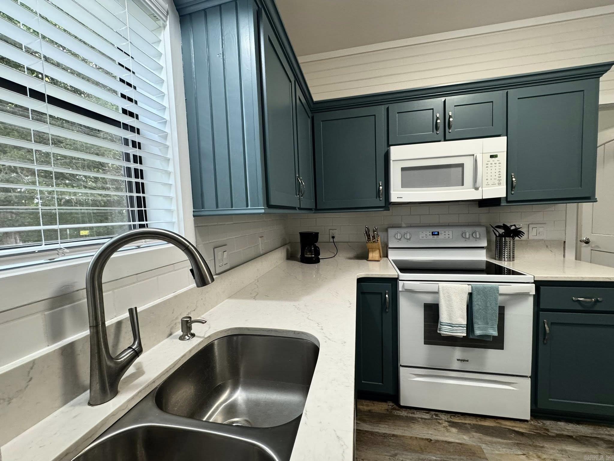 320 Pebble Creek  Mountain View, AR