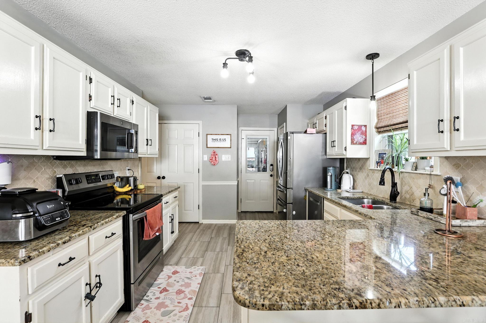 28 Crestwood Dr  Cabot, AR