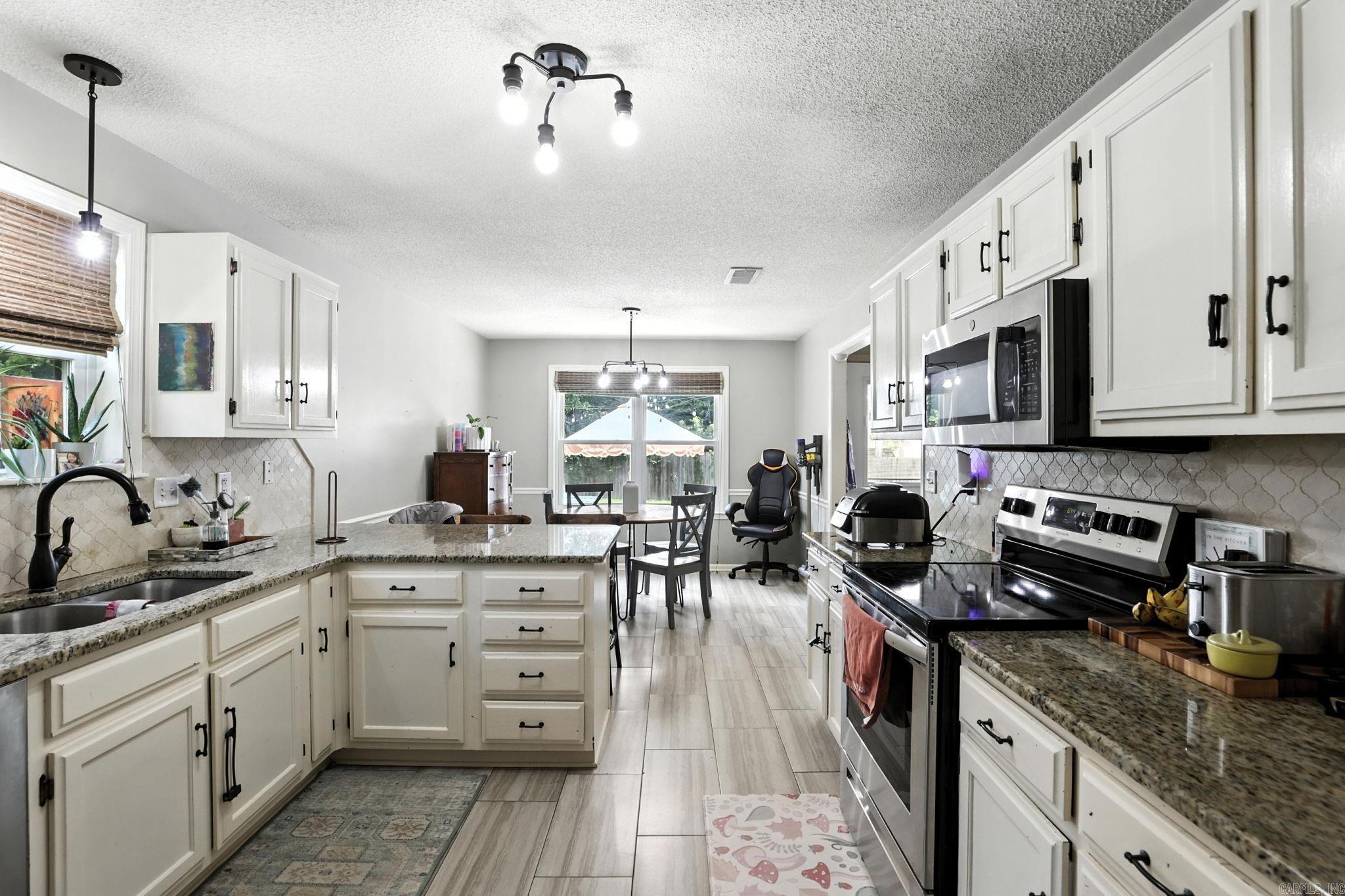 28 Crestwood Dr  Cabot, AR