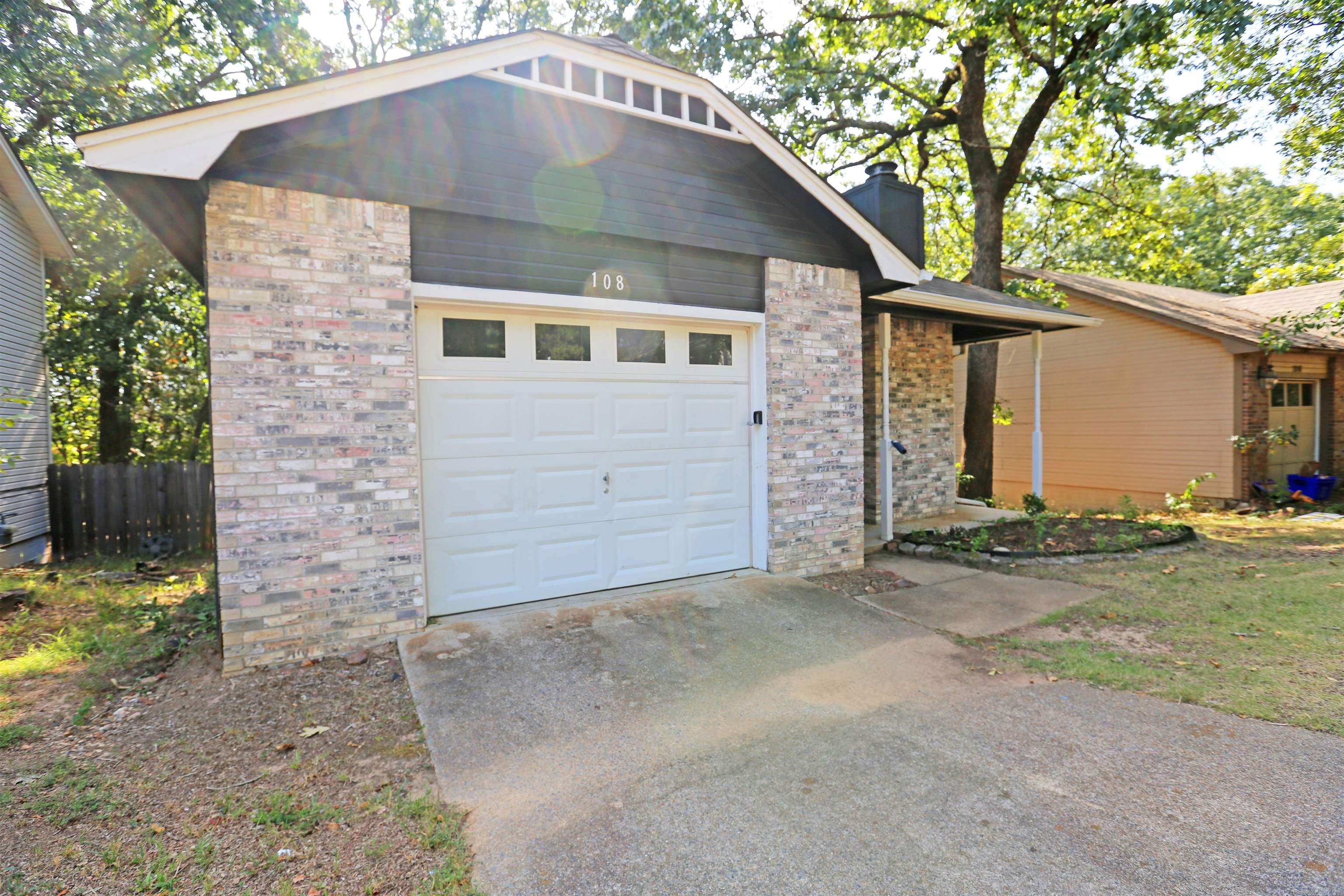 108 Pin Oak Cove  Maumelle, AR