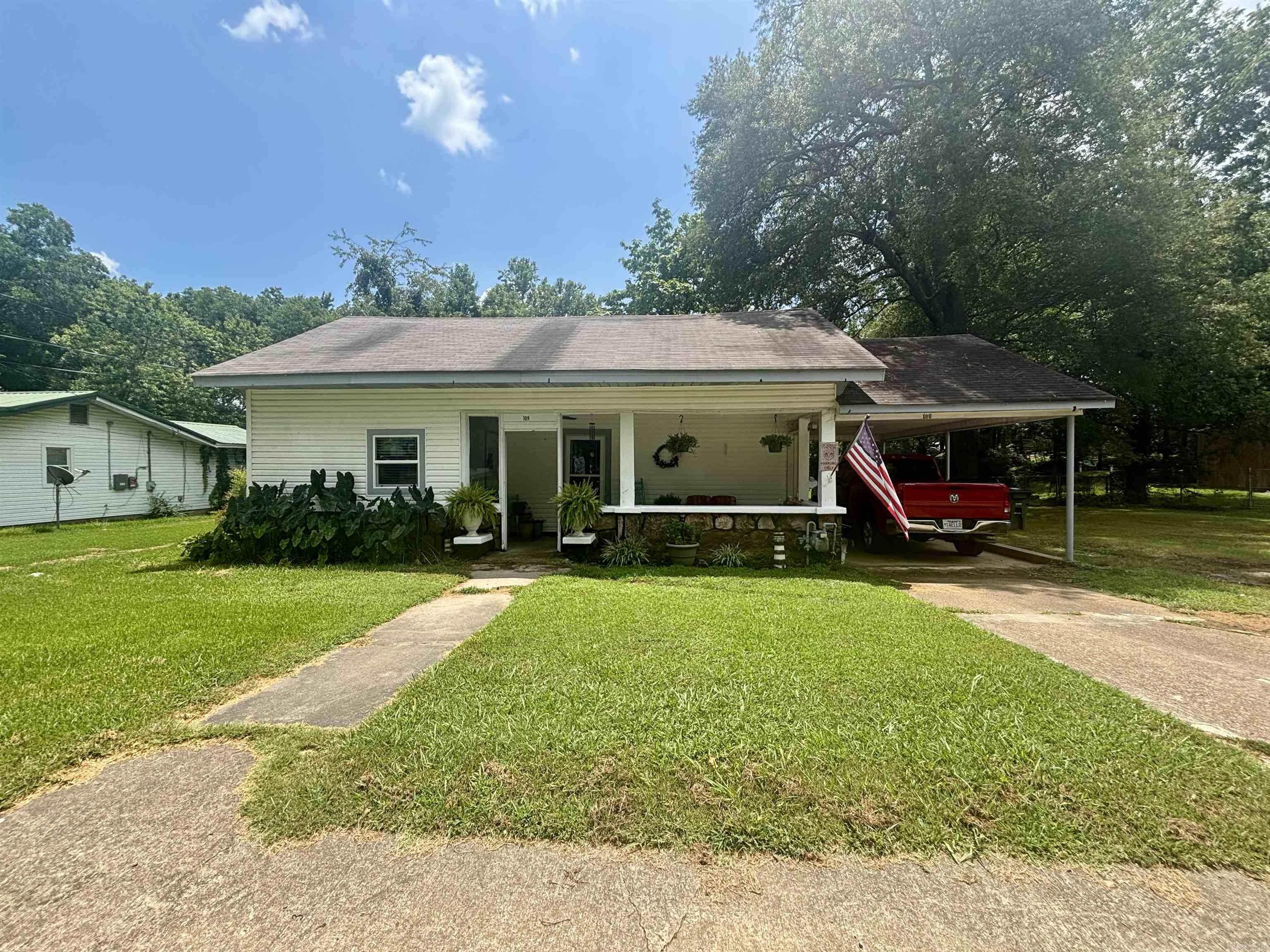 109 W Center  Bald Knob, AR