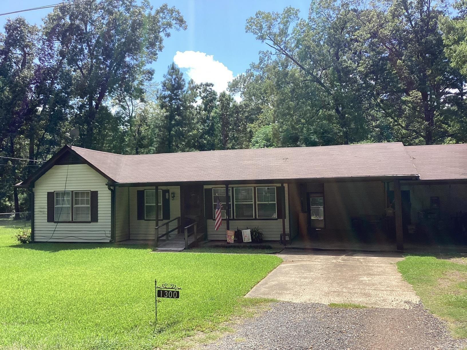 1300 James St  Hope, AR