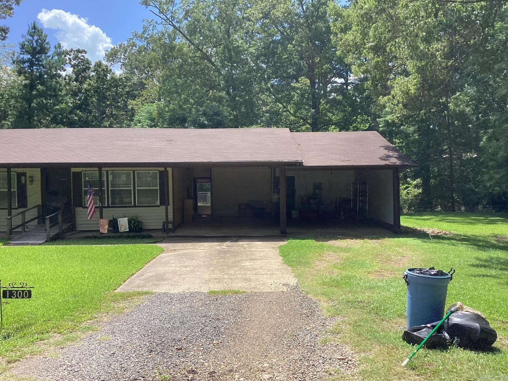 1300 James St  Hope, AR
