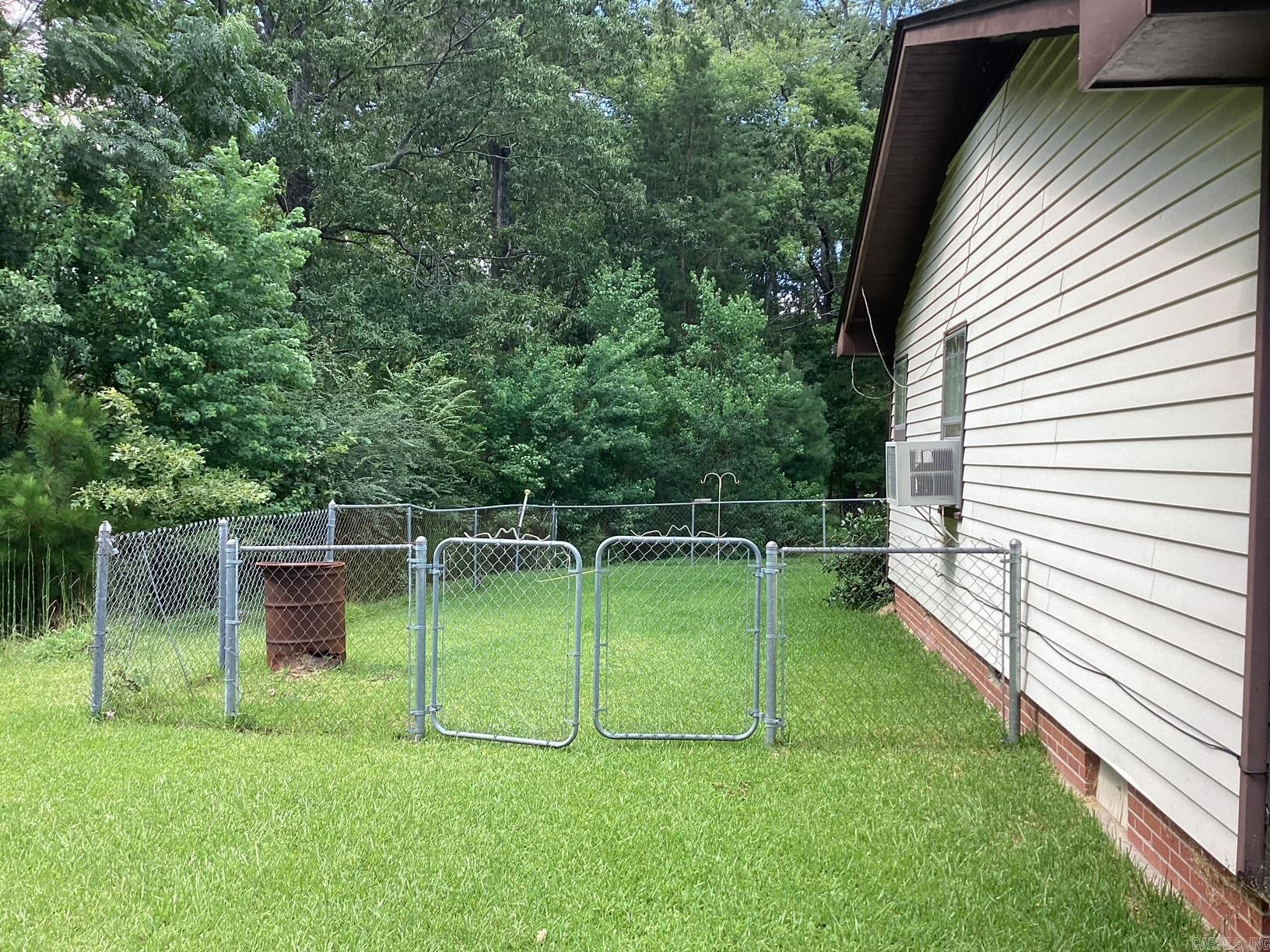 1300 James St  Hope, AR