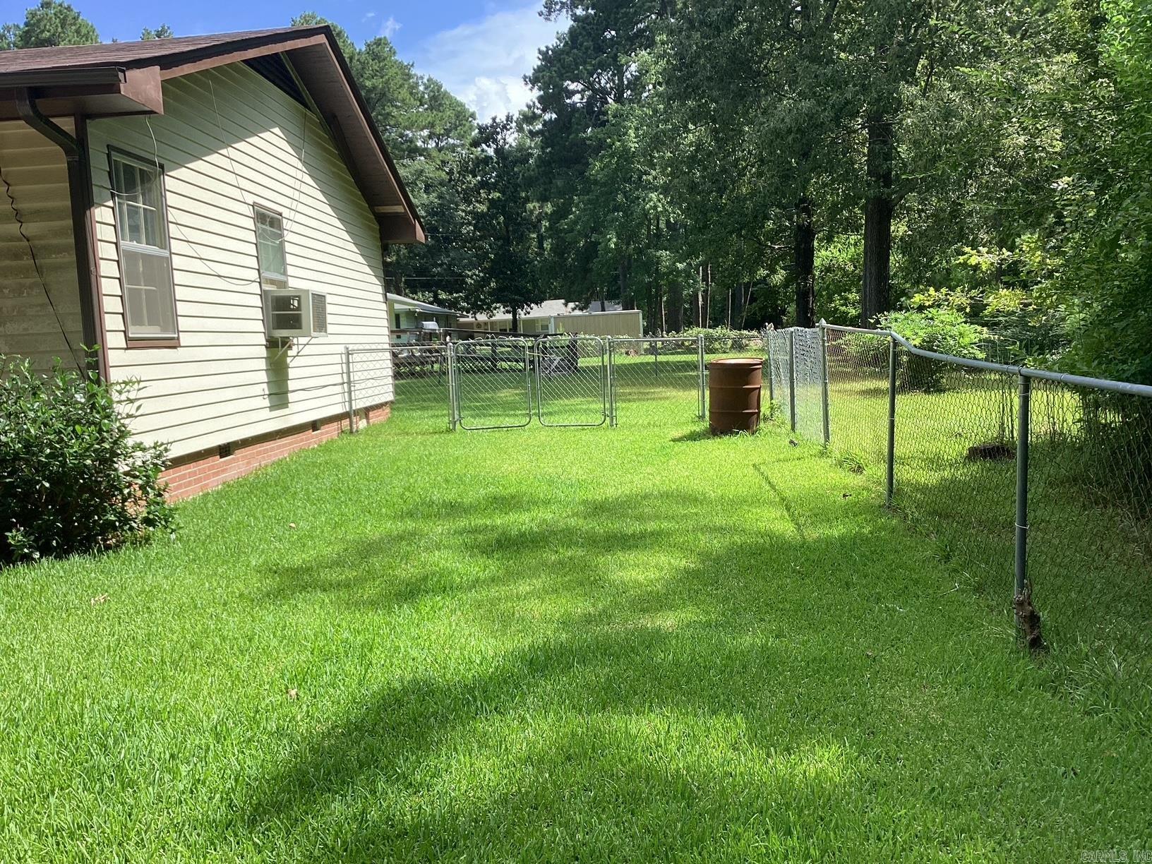 1300 James St  Hope, AR