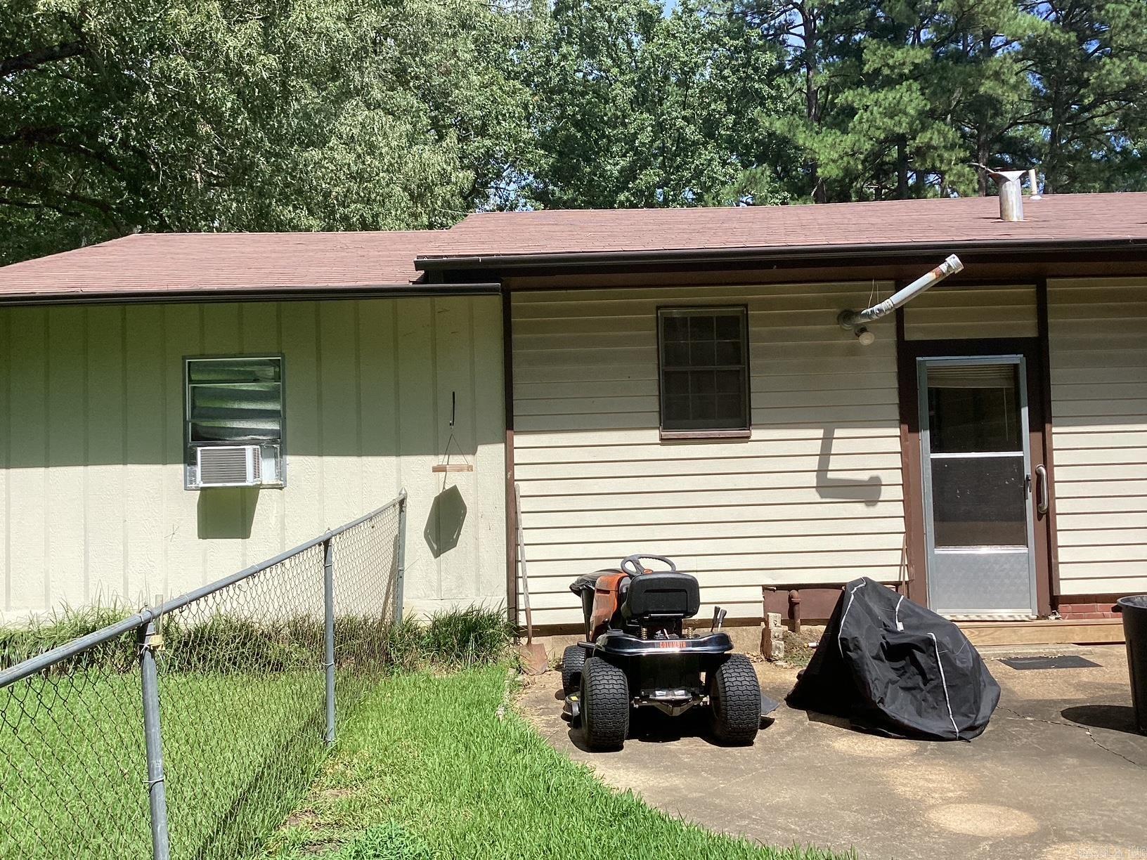 1300 James St  Hope, AR