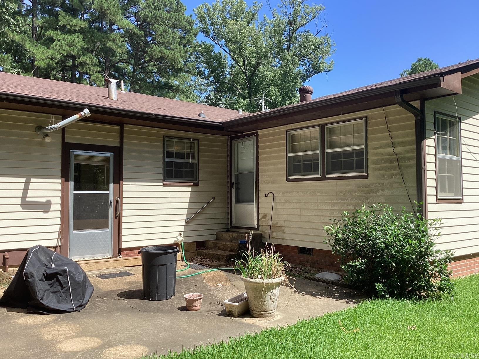 1300 James St  Hope, AR