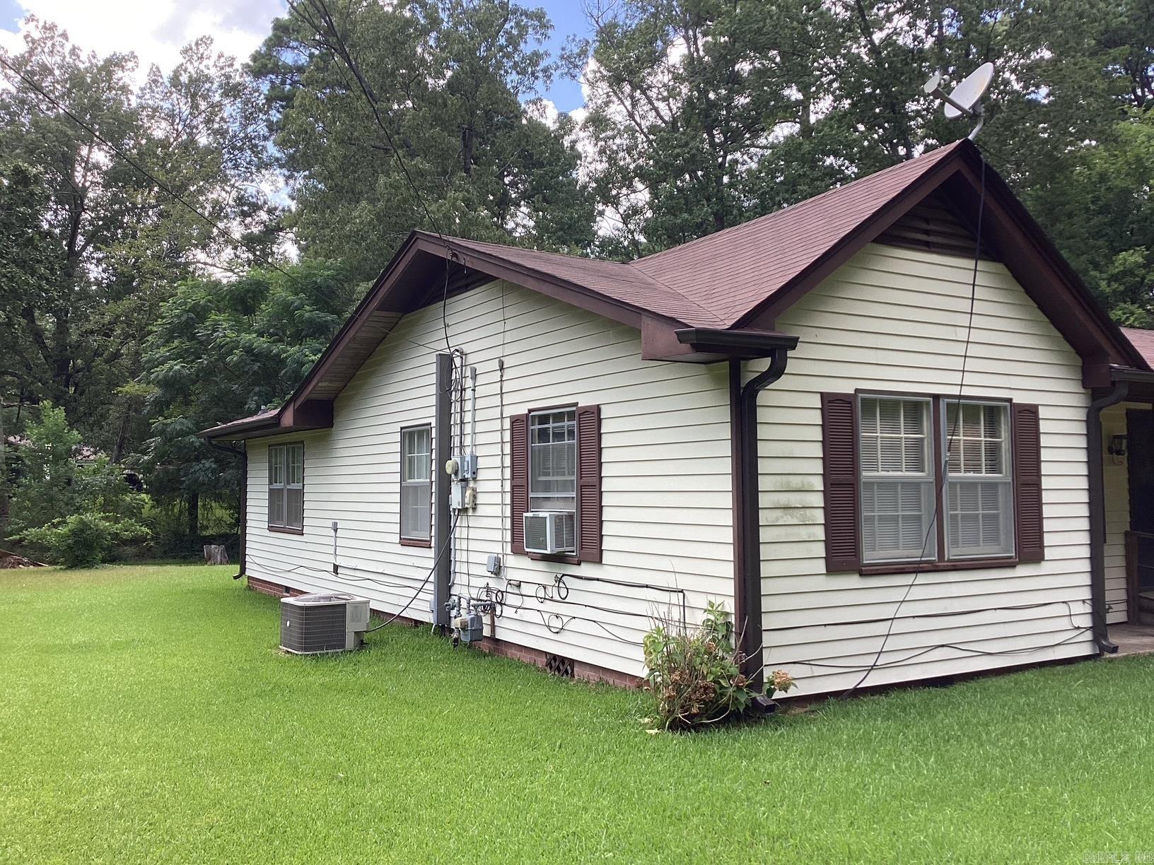 1300 James St  Hope, AR